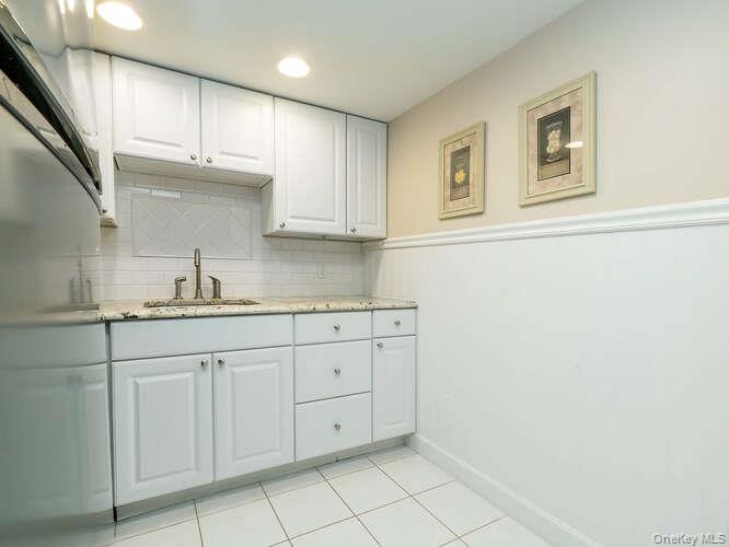 30 Knoll Lane, Glen Head, NY 11545