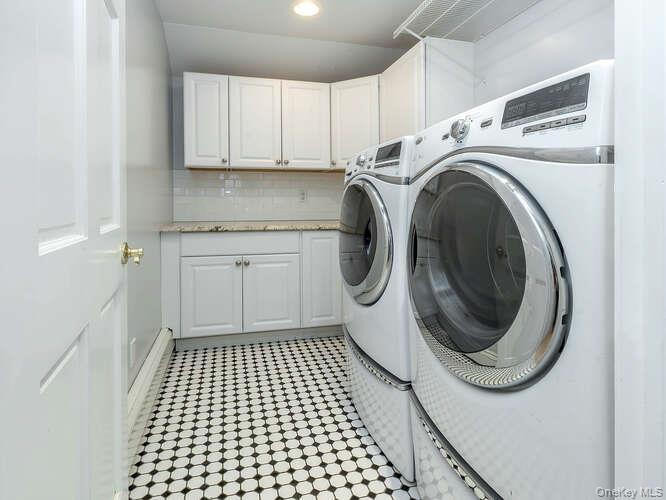 30 Knoll Lane, Glen Head, NY 11545