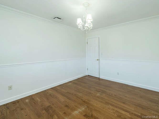 30 Knoll Lane, Glen Head, NY 11545