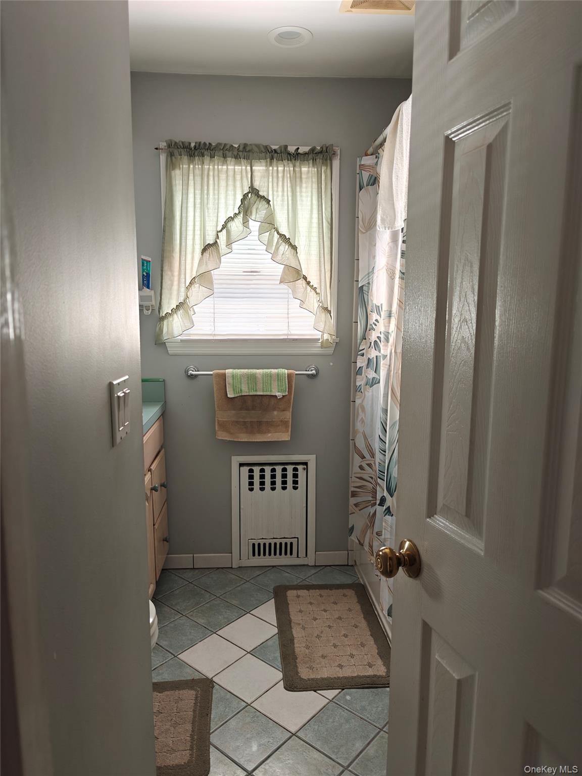 28 High Avenue # 1st floor, Glen Cove, NY 11542