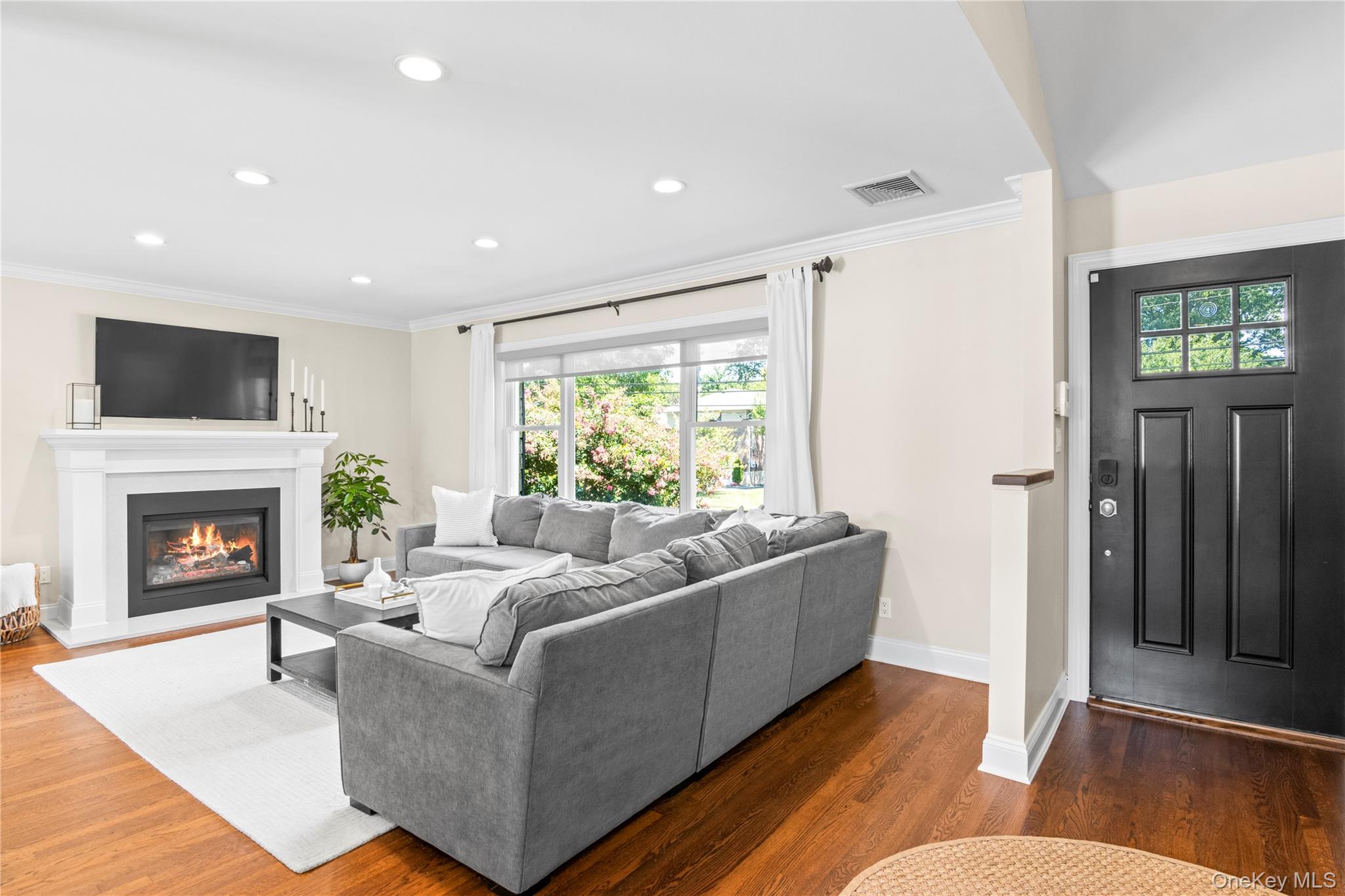 7 Driftwood Drive, Glen Cove, NY 11542