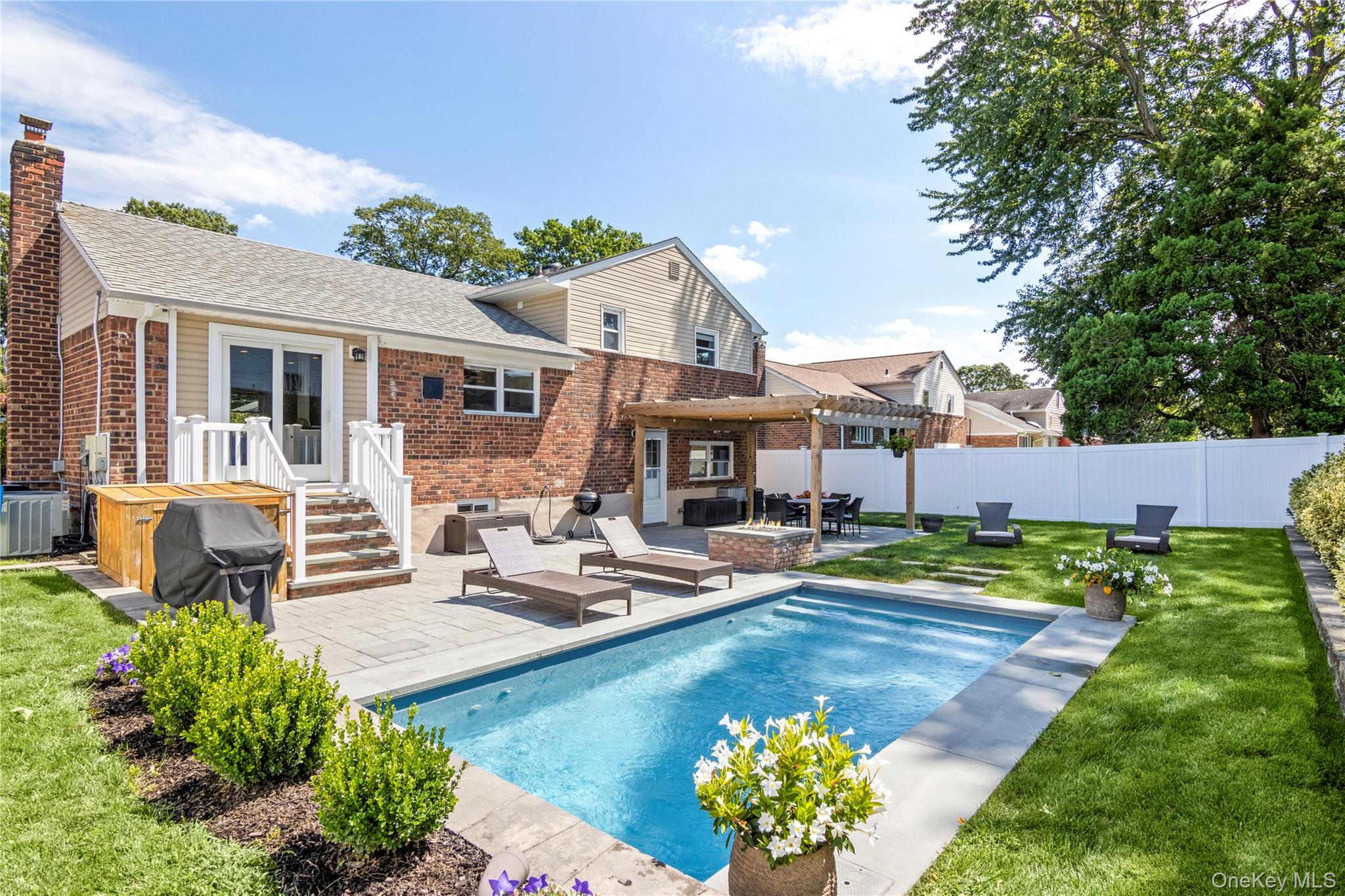 7 Driftwood Drive, Glen Cove, NY 11542