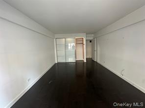 100 West 57th Street # 2G, New York (Manhattan), NY 10019