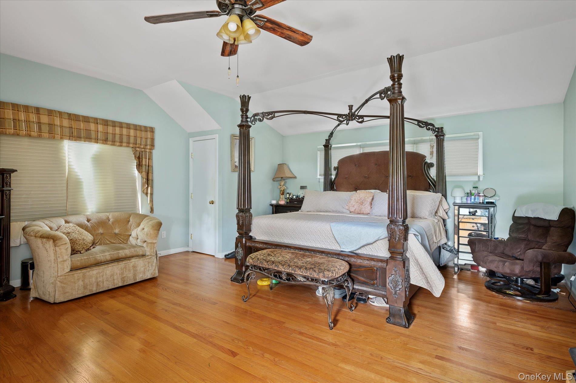 1361 Boxwood Drive E, Hewlett Harbor, NY 11557