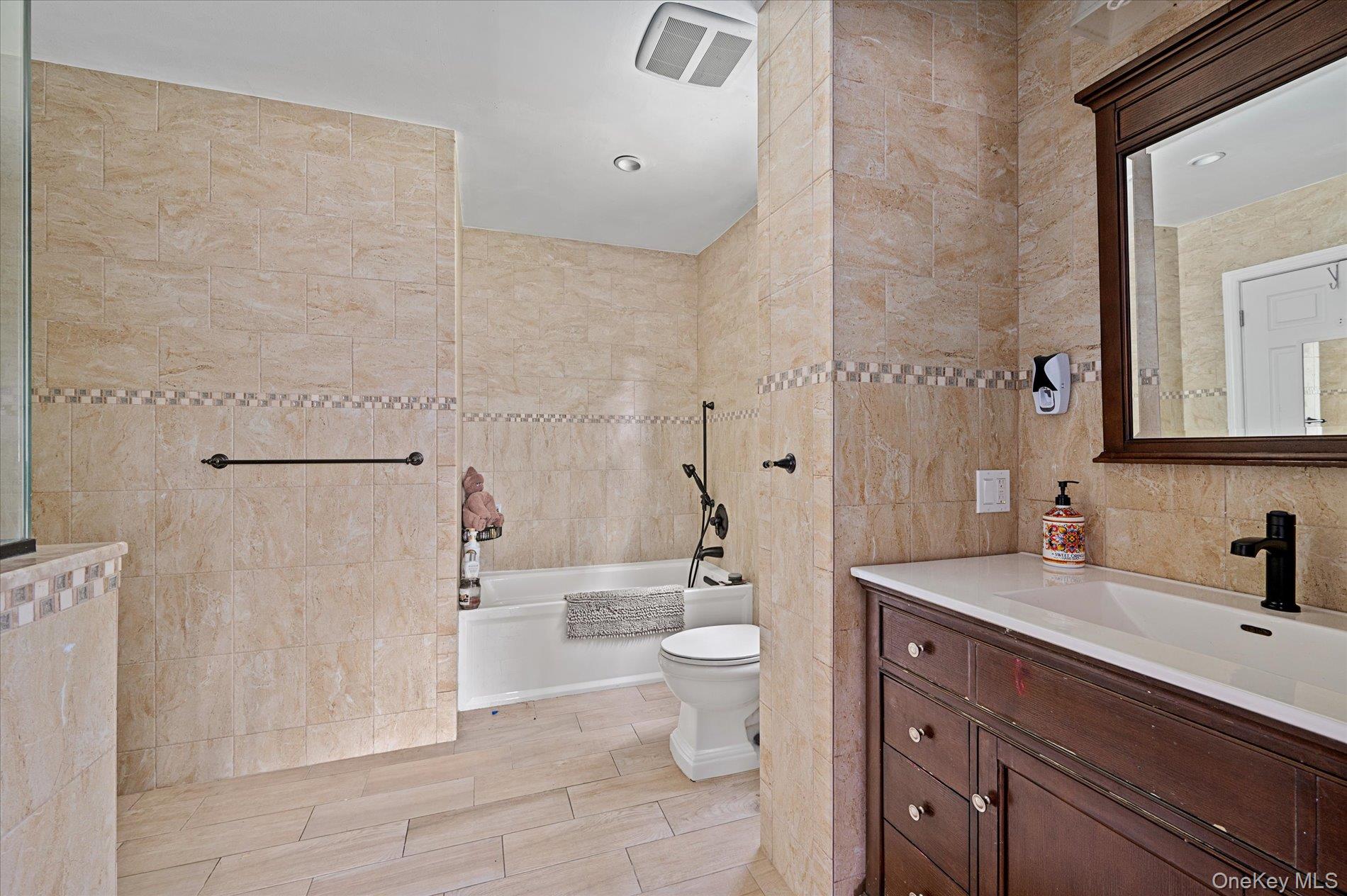 1361 Boxwood Drive E, Hewlett Harbor, NY 11557