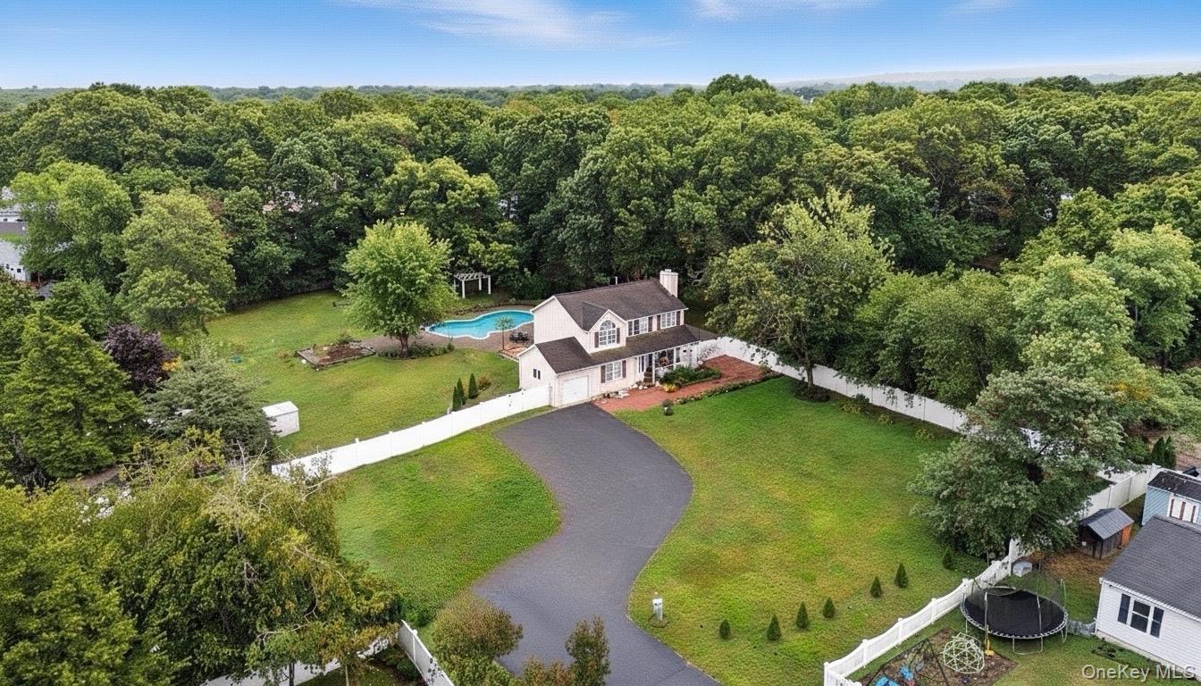 6 13th Street, Selden, NY 11784