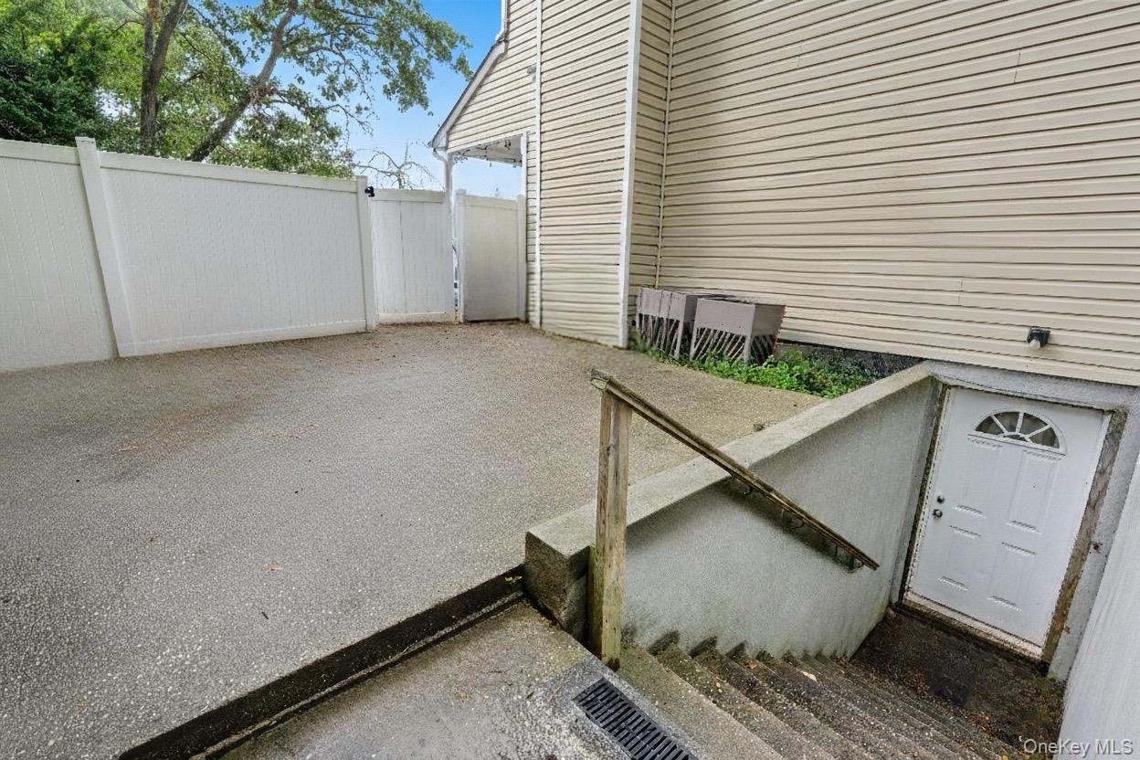 6 13th Street, Selden, NY 11784