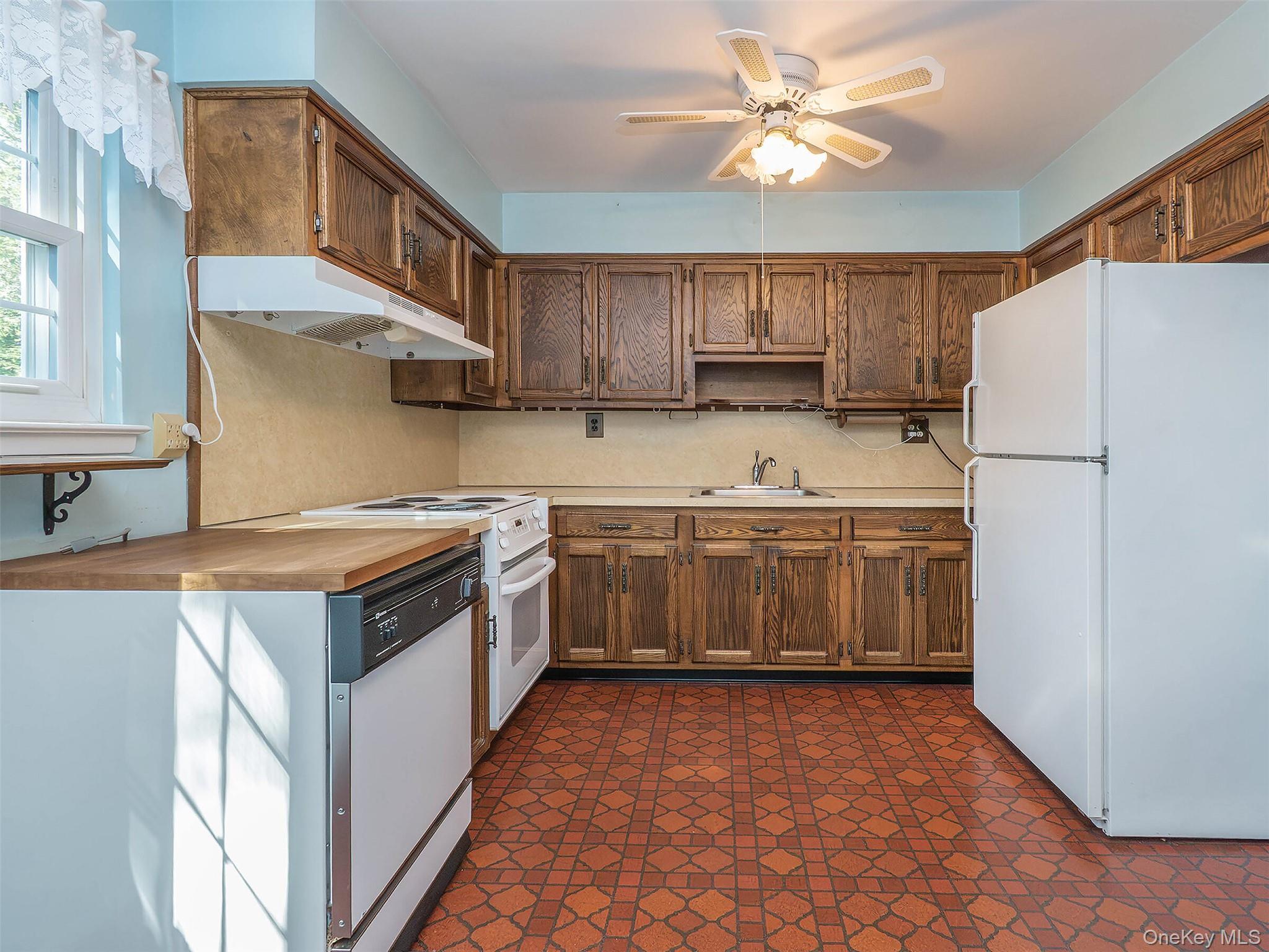 7 Locust Street, Glen Head, NY 11545