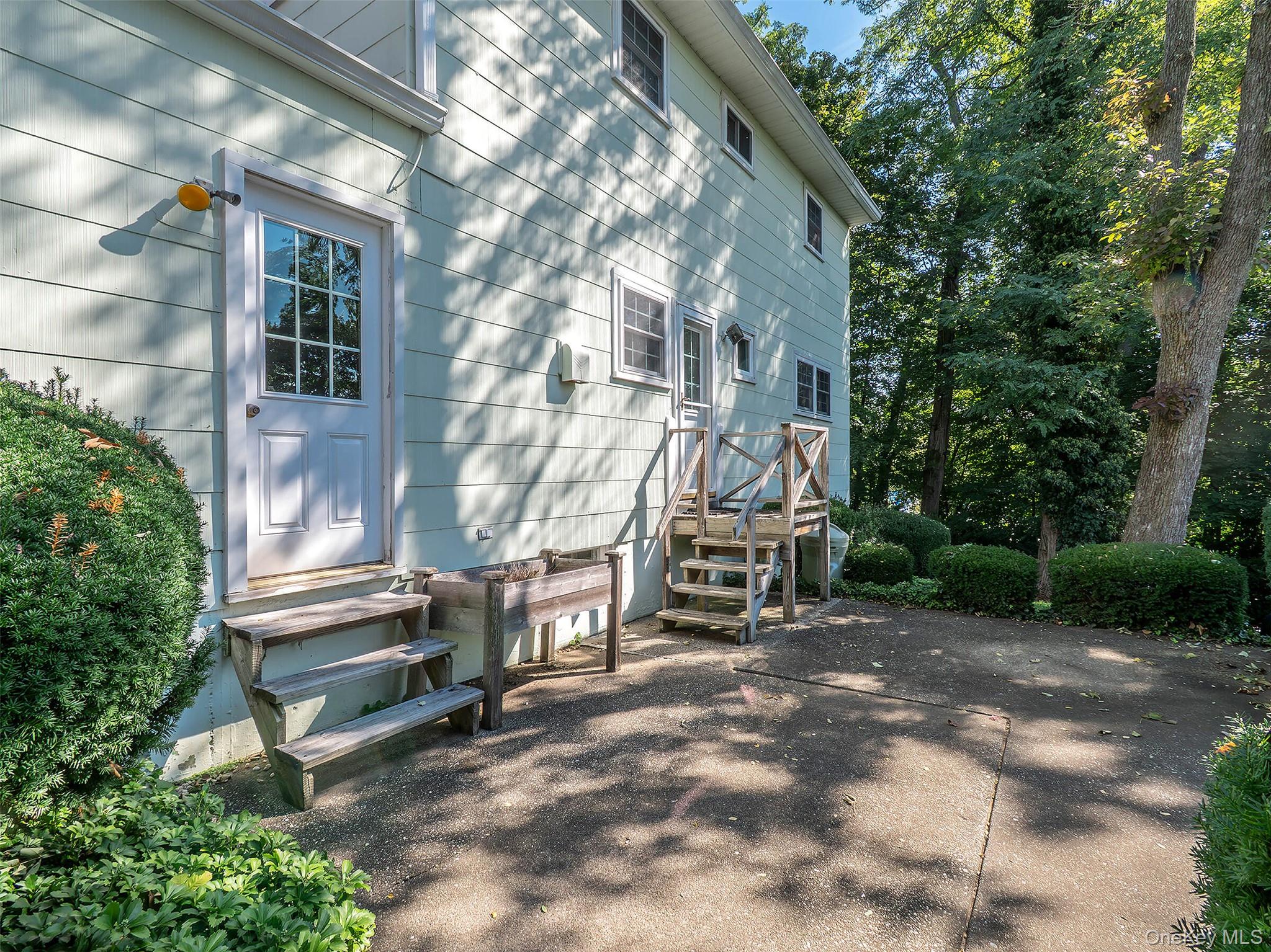 7 Locust Street, Glen Head, NY 11545