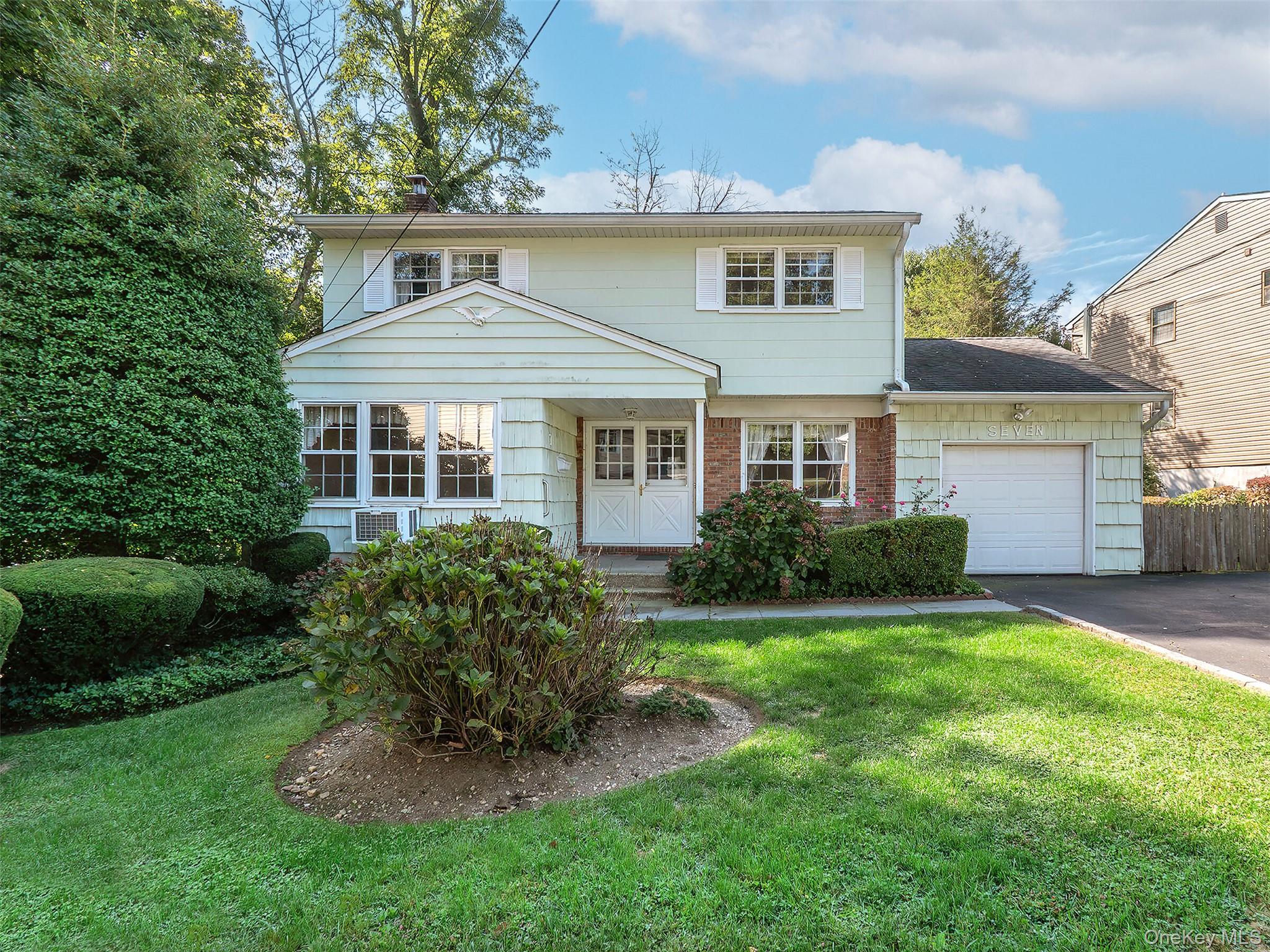 7 Locust Street, Glen Head, NY 11545