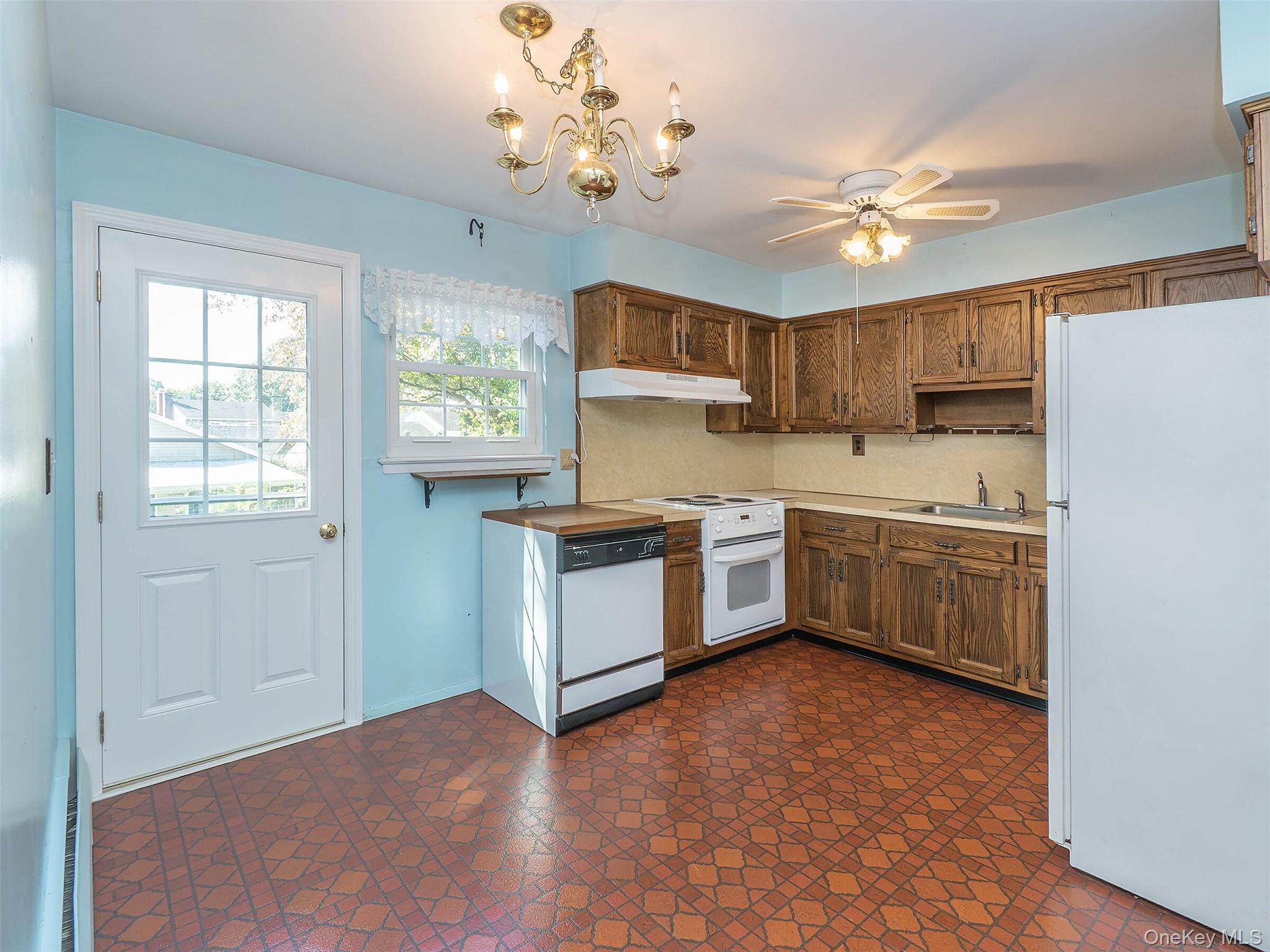 7 Locust Street, Glen Head, NY 11545