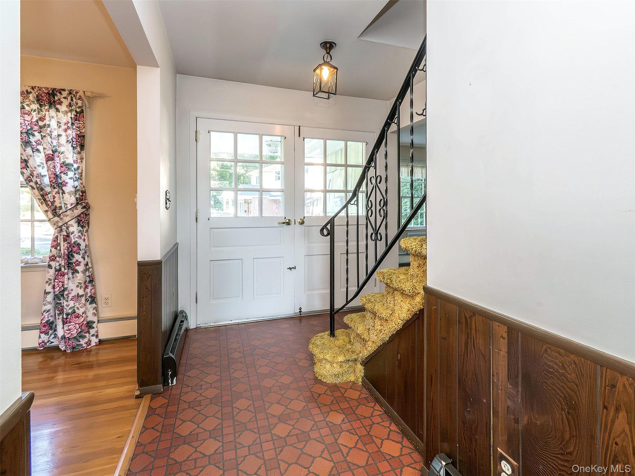 7 Locust Street, Glen Head, NY 11545