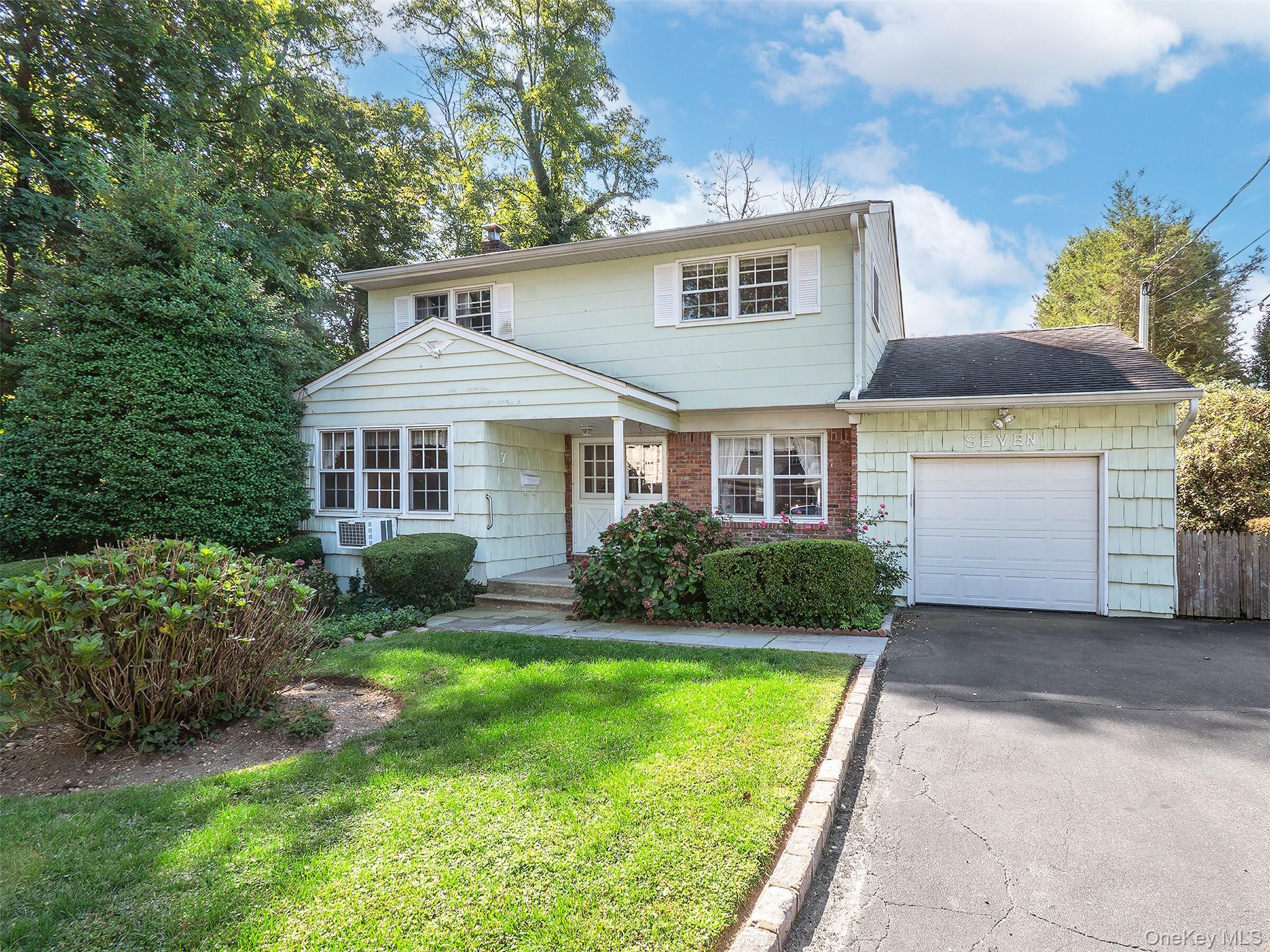 7 Locust Street, Glen Head, NY 11545
