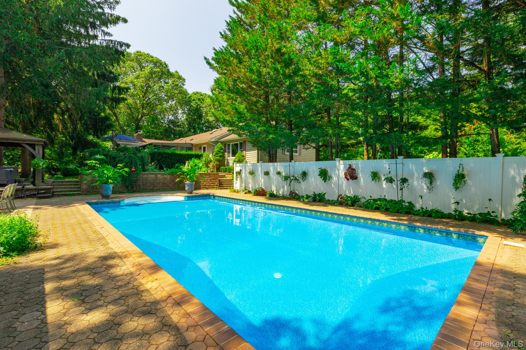 11 Williamsburg Drive, Fort Salonga, NY 11768