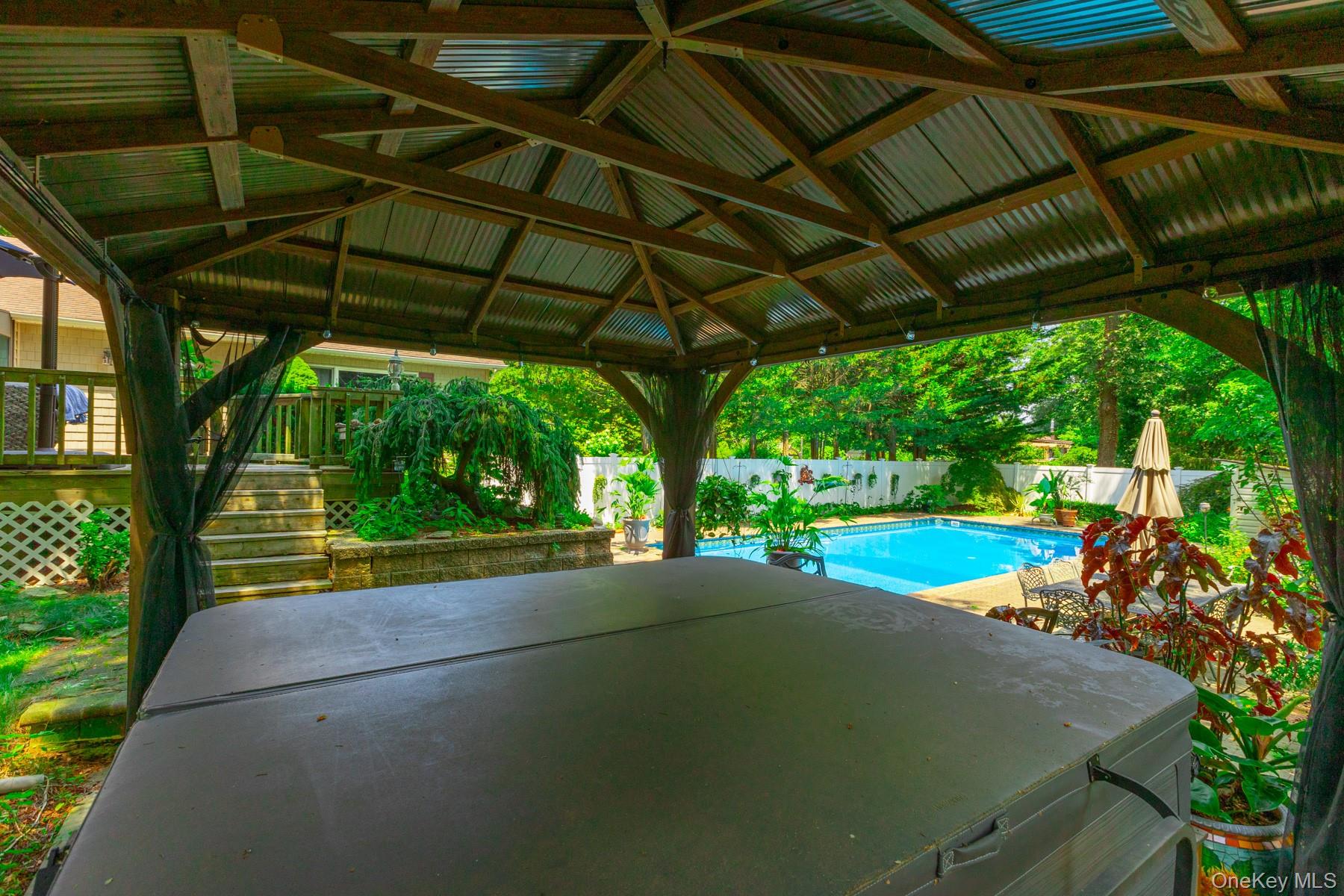 11 Williamsburg Drive, Fort Salonga, NY 11768