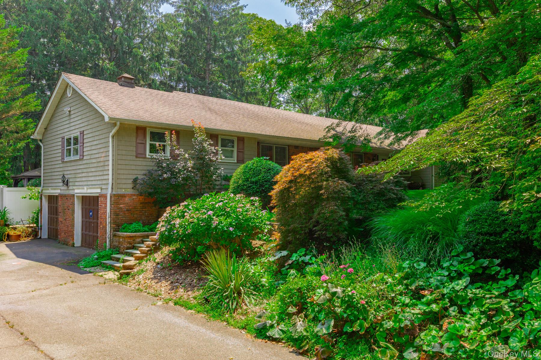 11 Williamsburg Drive, Fort Salonga, NY 11768