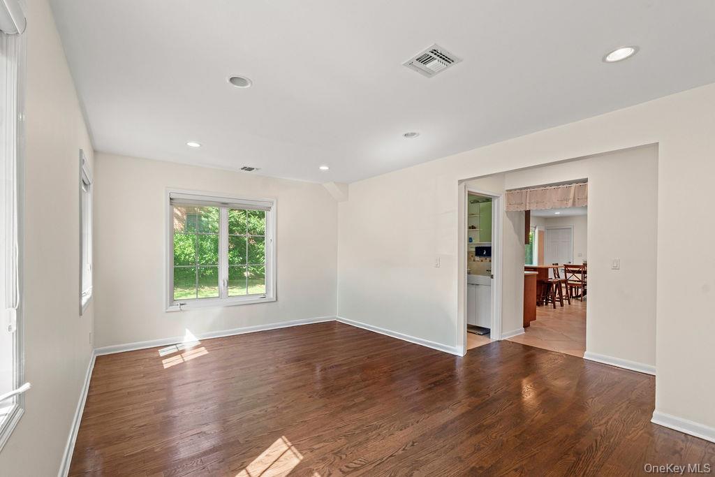 60 Plymouth Road, Great Neck Plaza, NY 11023