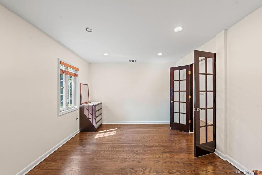 60 Plymouth Road, Great Neck Plaza, NY 11023