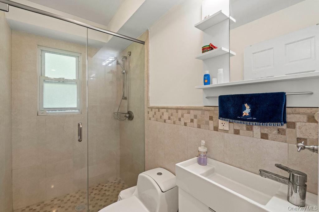 60 Plymouth Road, Great Neck Plaza, NY 11023