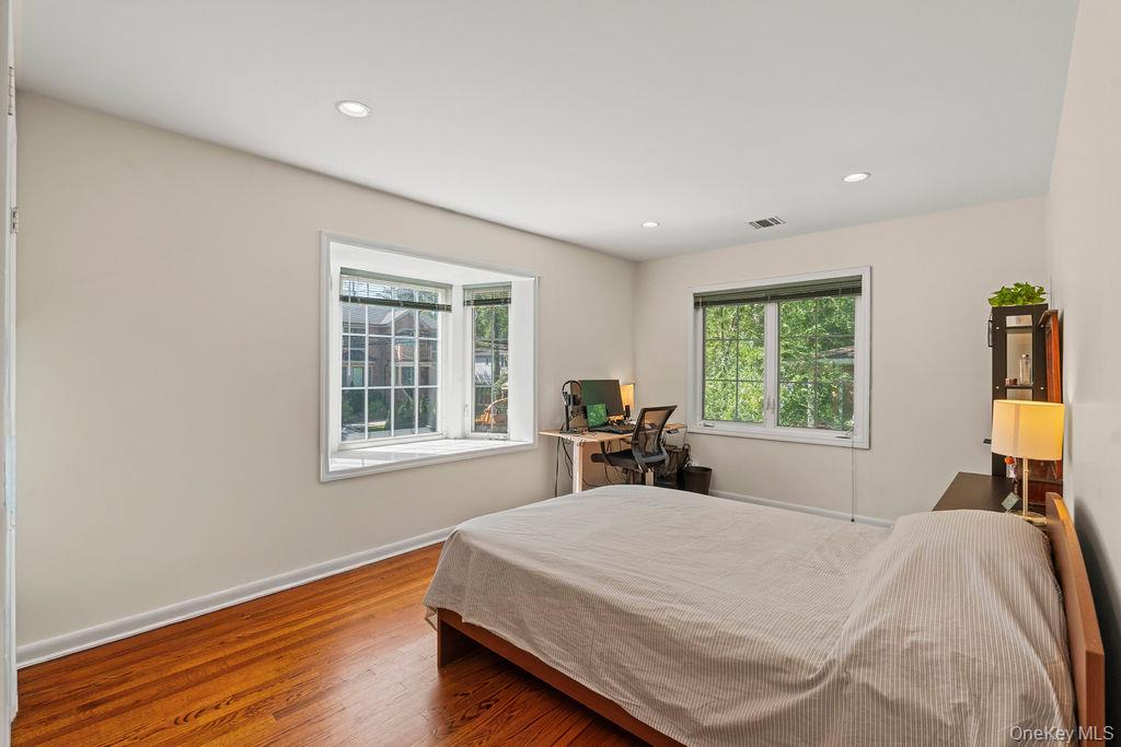 60 Plymouth Road, Great Neck Plaza, NY 11023