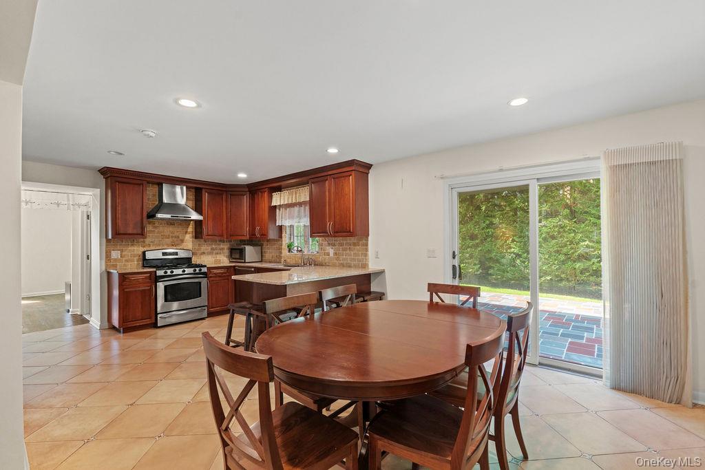 60 Plymouth Road, Great Neck Plaza, NY 11023