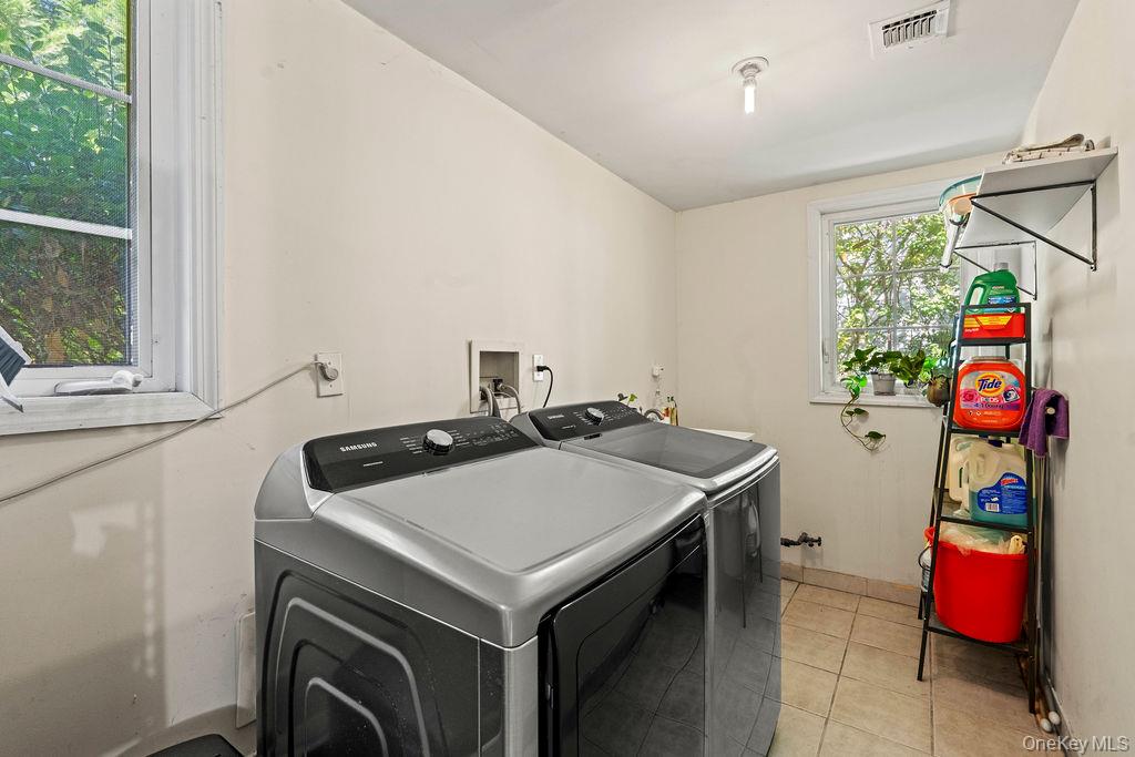 60 Plymouth Road, Great Neck Plaza, NY 11023