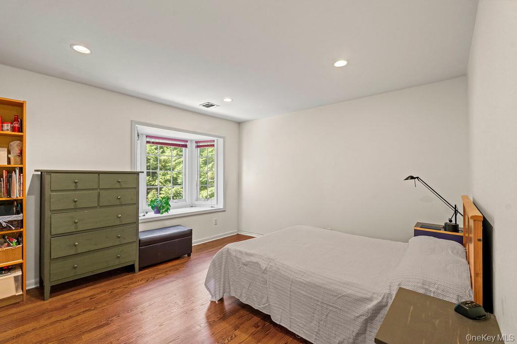 60 Plymouth Road, Great Neck Plaza, NY 11023