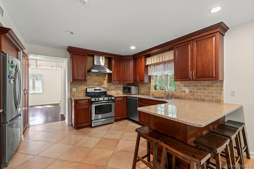 60 Plymouth Road, Great Neck Plaza, NY 11023