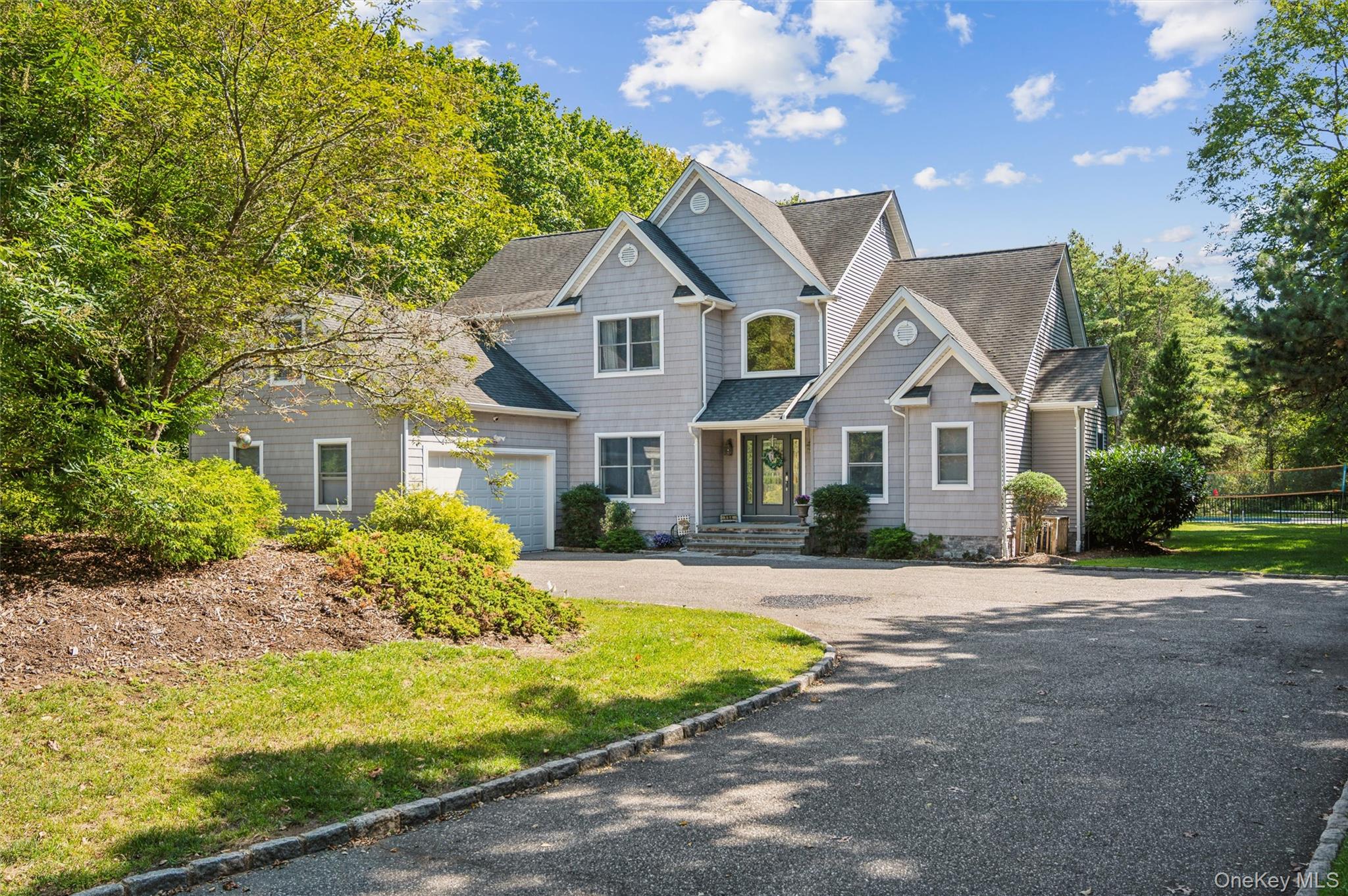 154 Montauk Hwy Highway, East Moriches, NY 11940