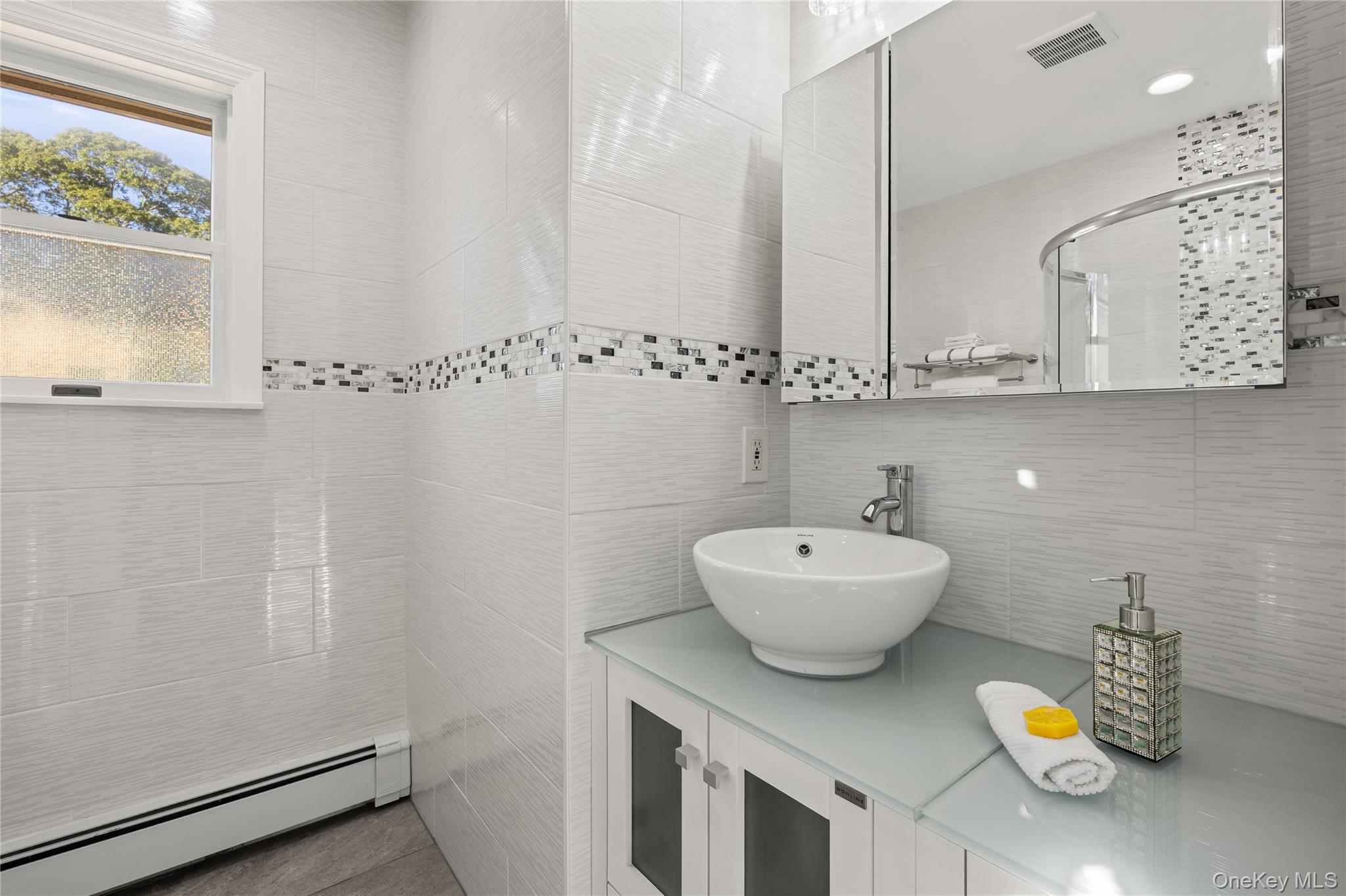 10 S Old Neck Road, Center Moriches, NY 11934