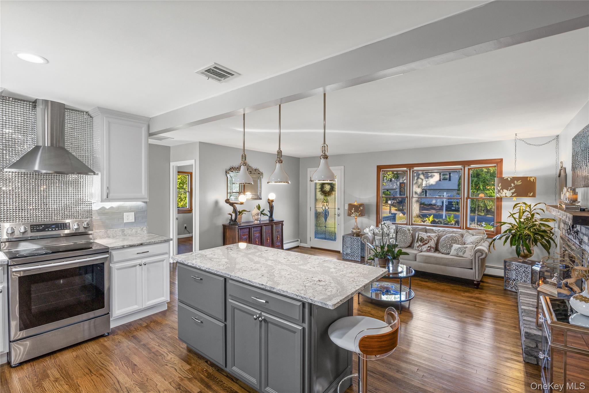 10 S Old Neck Road, Center Moriches, NY 11934