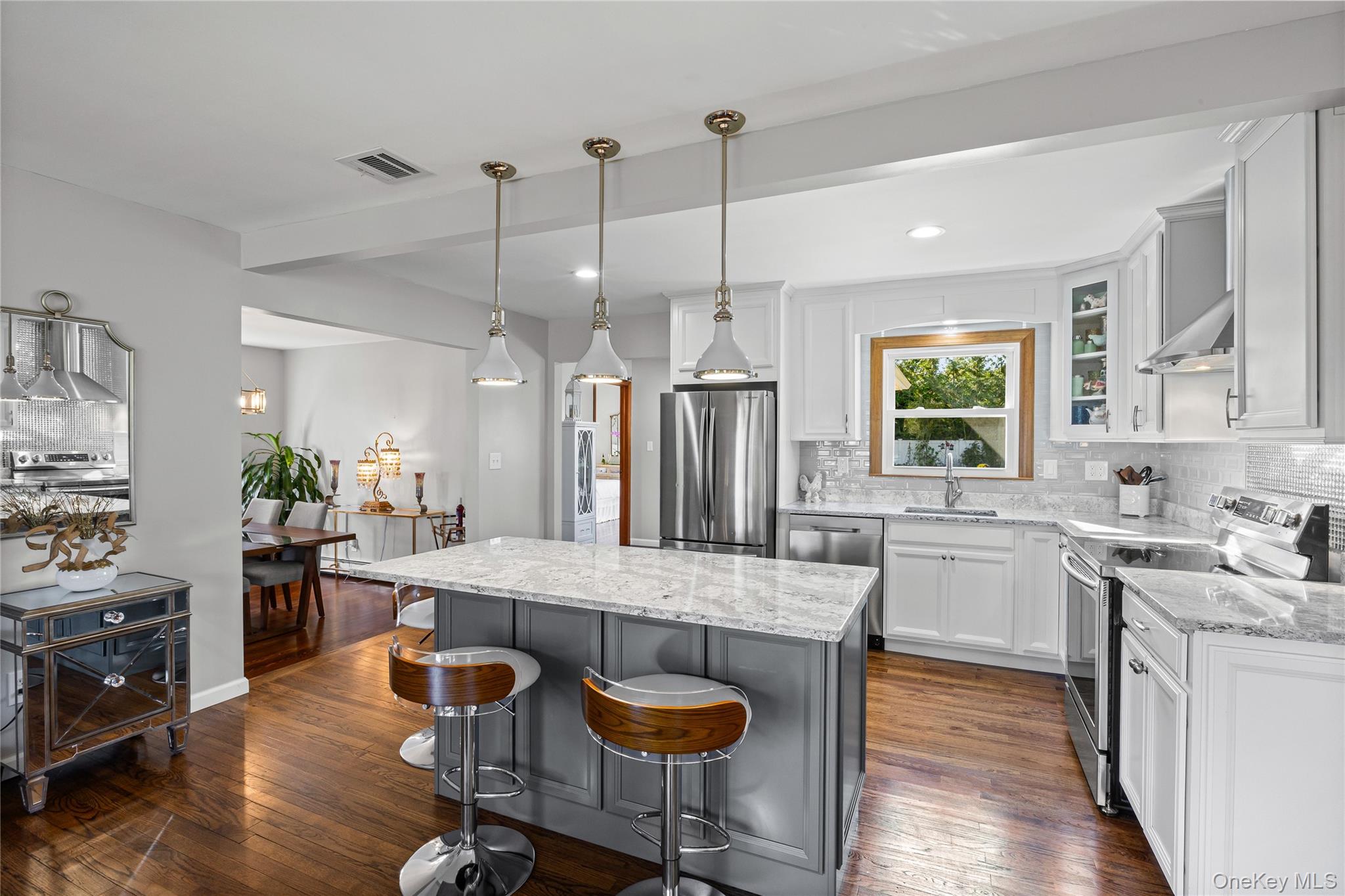 10 S Old Neck Road, Center Moriches, NY 11934