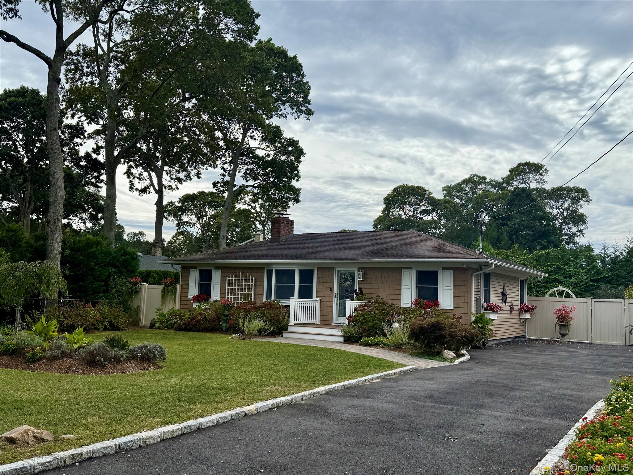 10 S Old Neck Road, Center Moriches, NY 11934