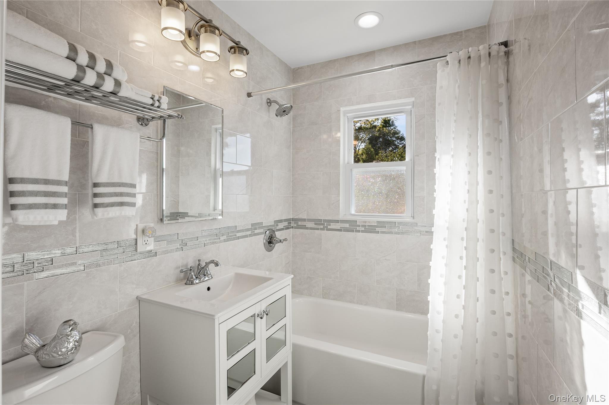 10 S Old Neck Road, Center Moriches, NY 11934