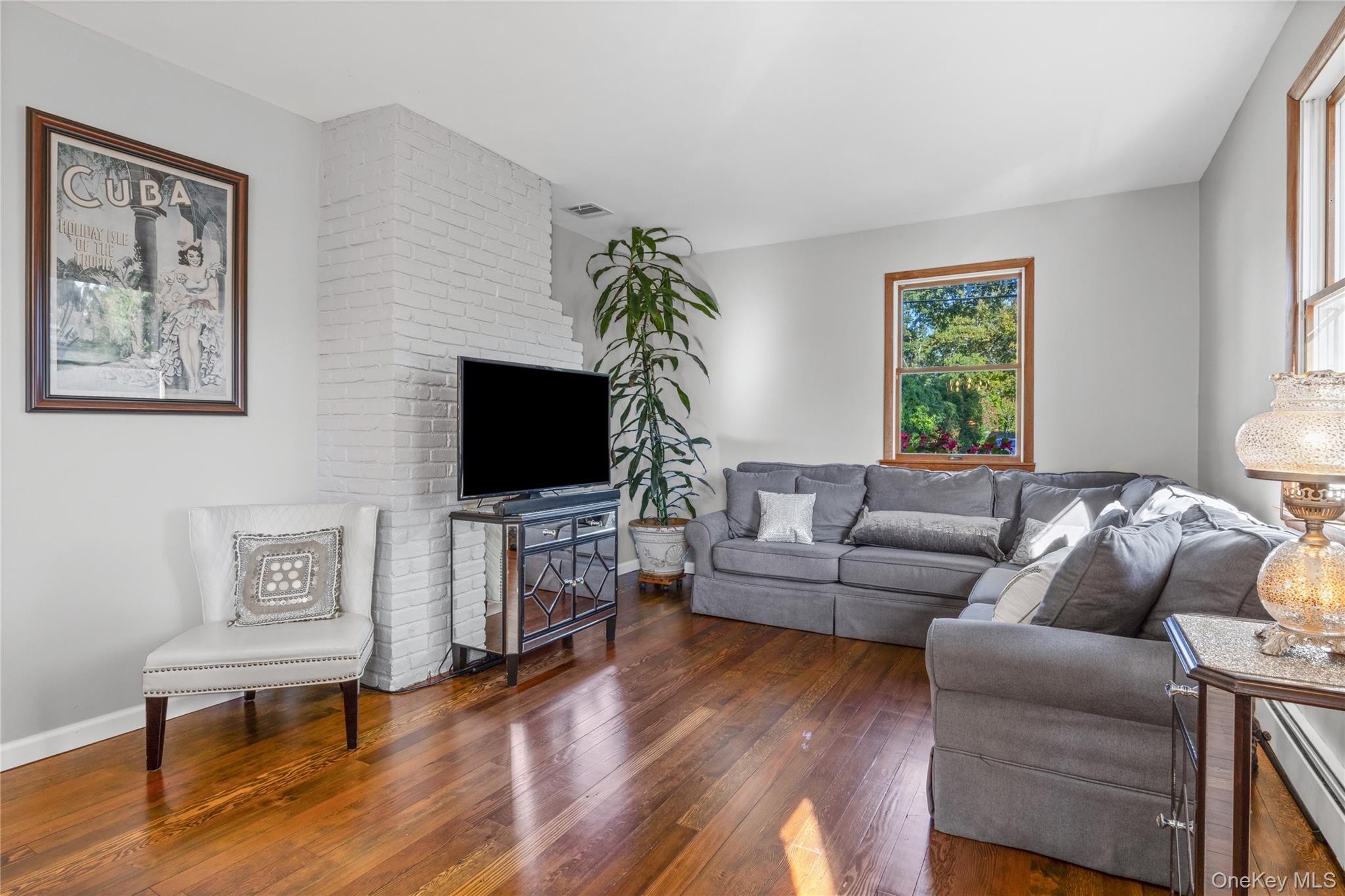 10 S Old Neck Road, Center Moriches, NY 11934