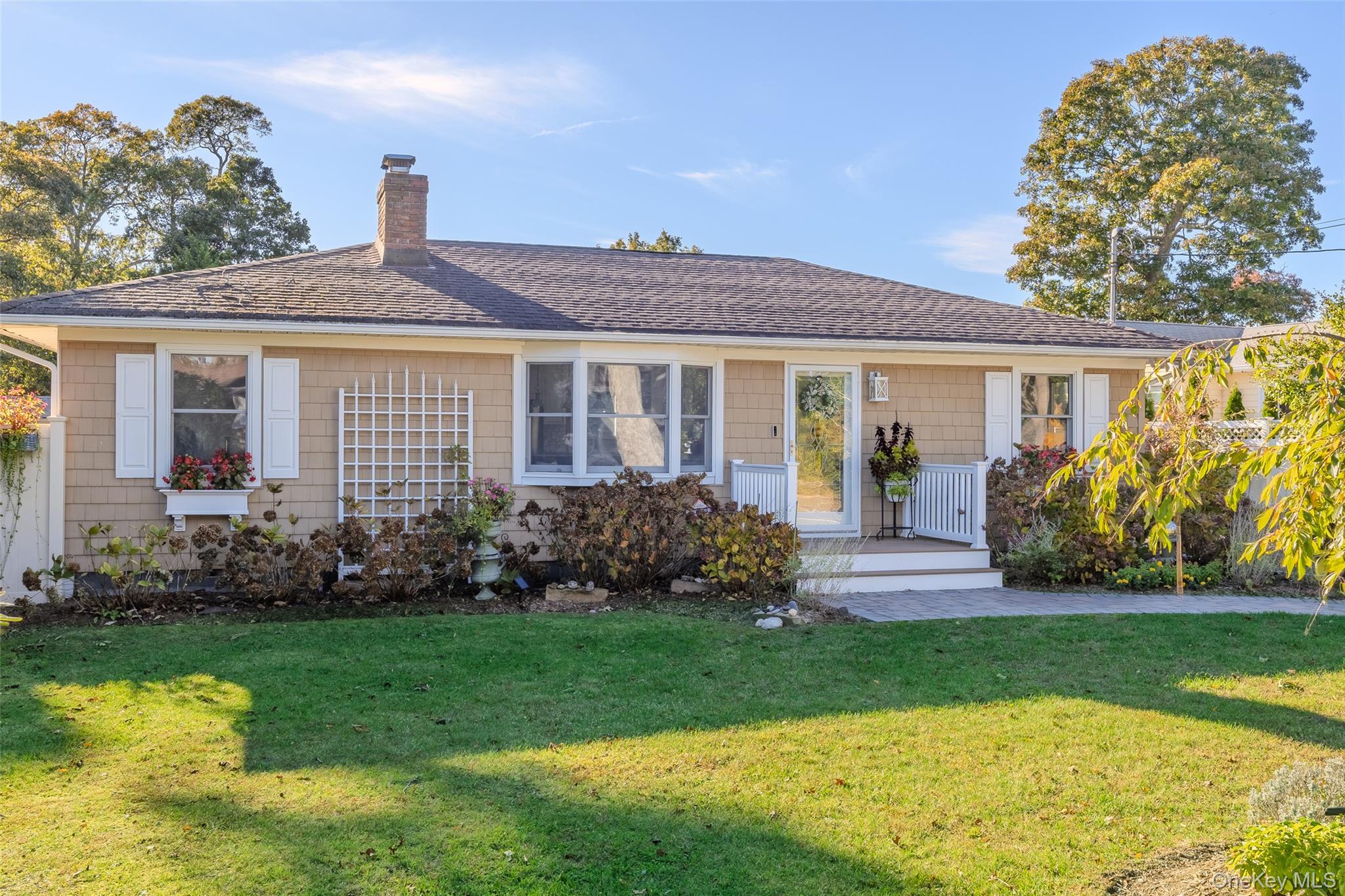 10 S Old Neck Road, Center Moriches, NY 11934