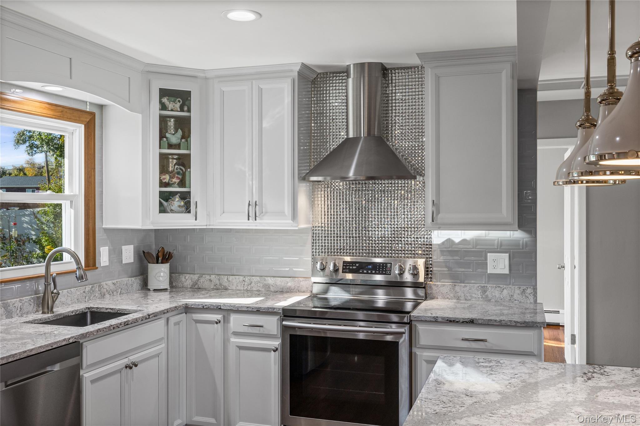 10 S Old Neck Road, Center Moriches, NY 11934