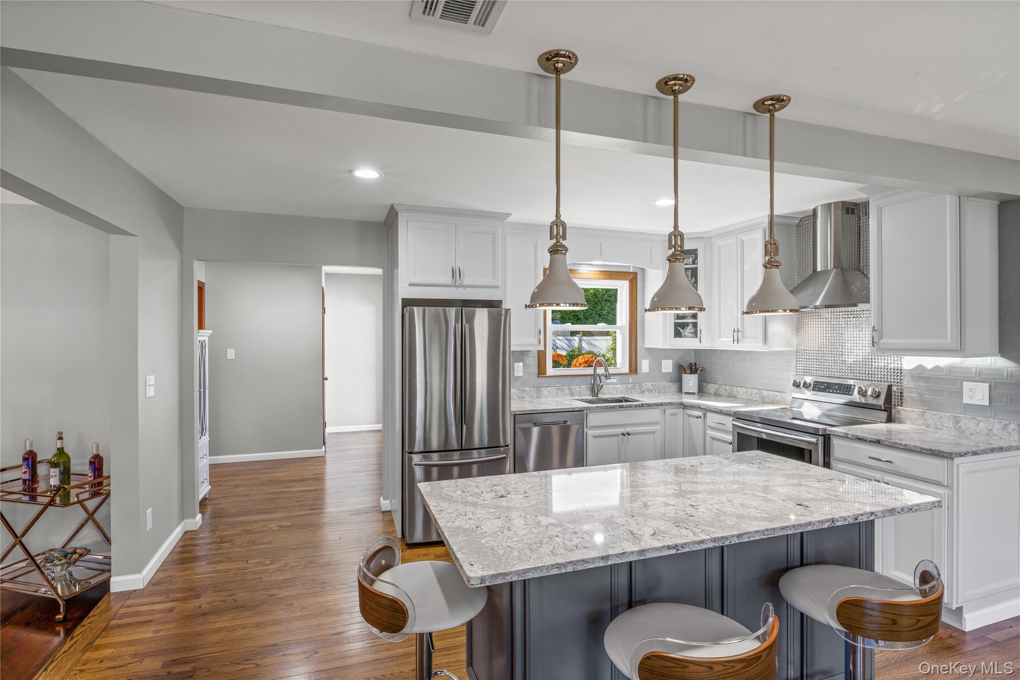 10 S Old Neck Road, Center Moriches, NY 11934