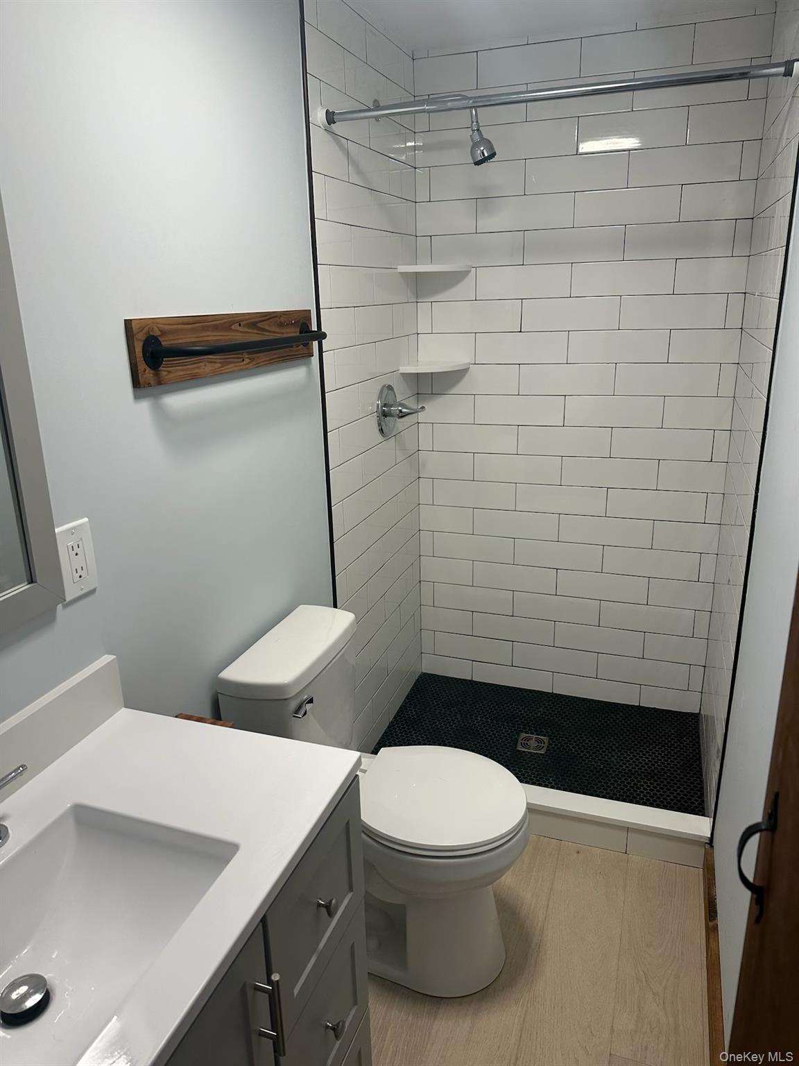 10 Chevy Chase Road, Hampton Bays, NY 11946