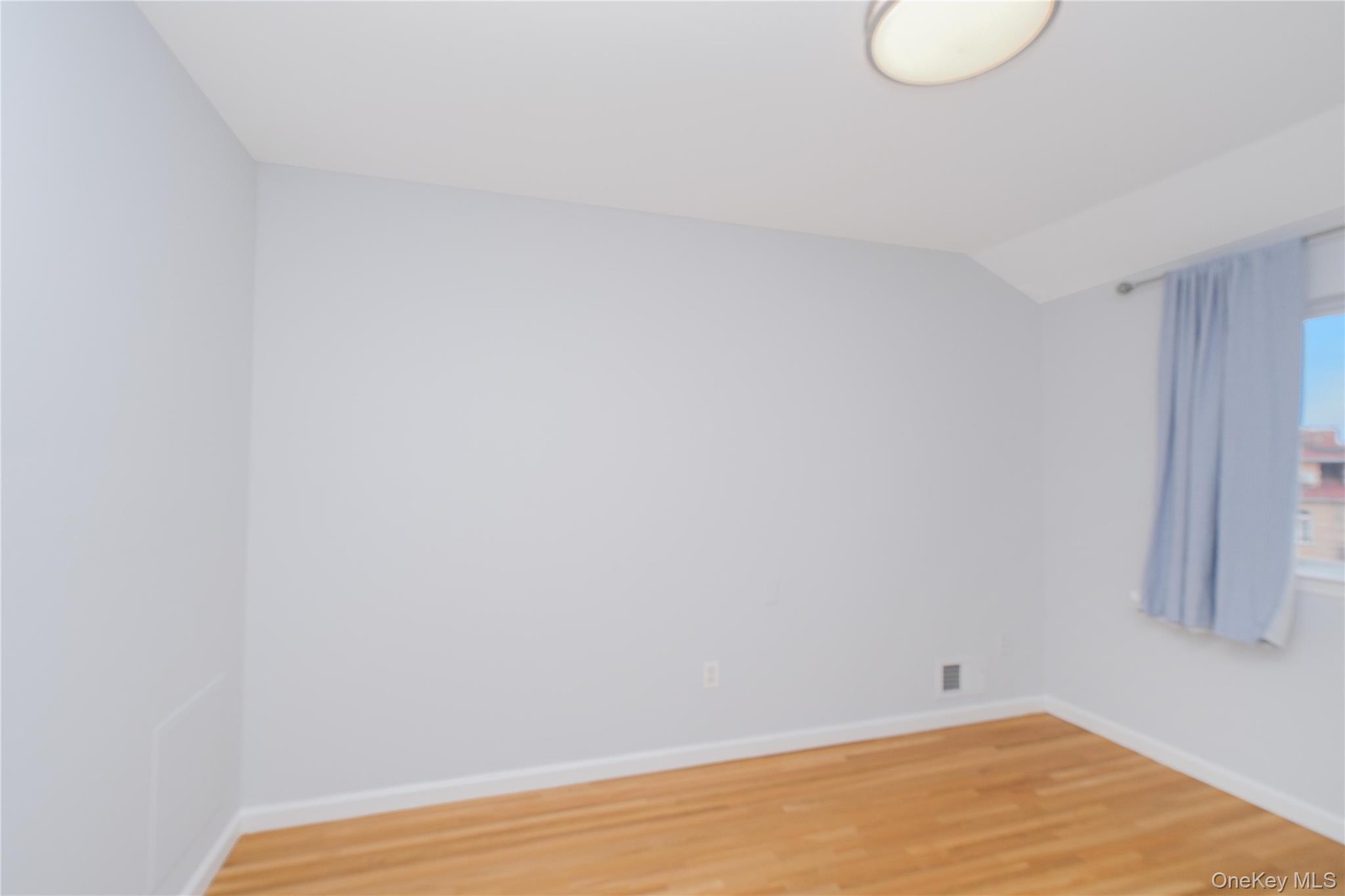 14 Ragazzi Ln, Staten Island, NY 10305