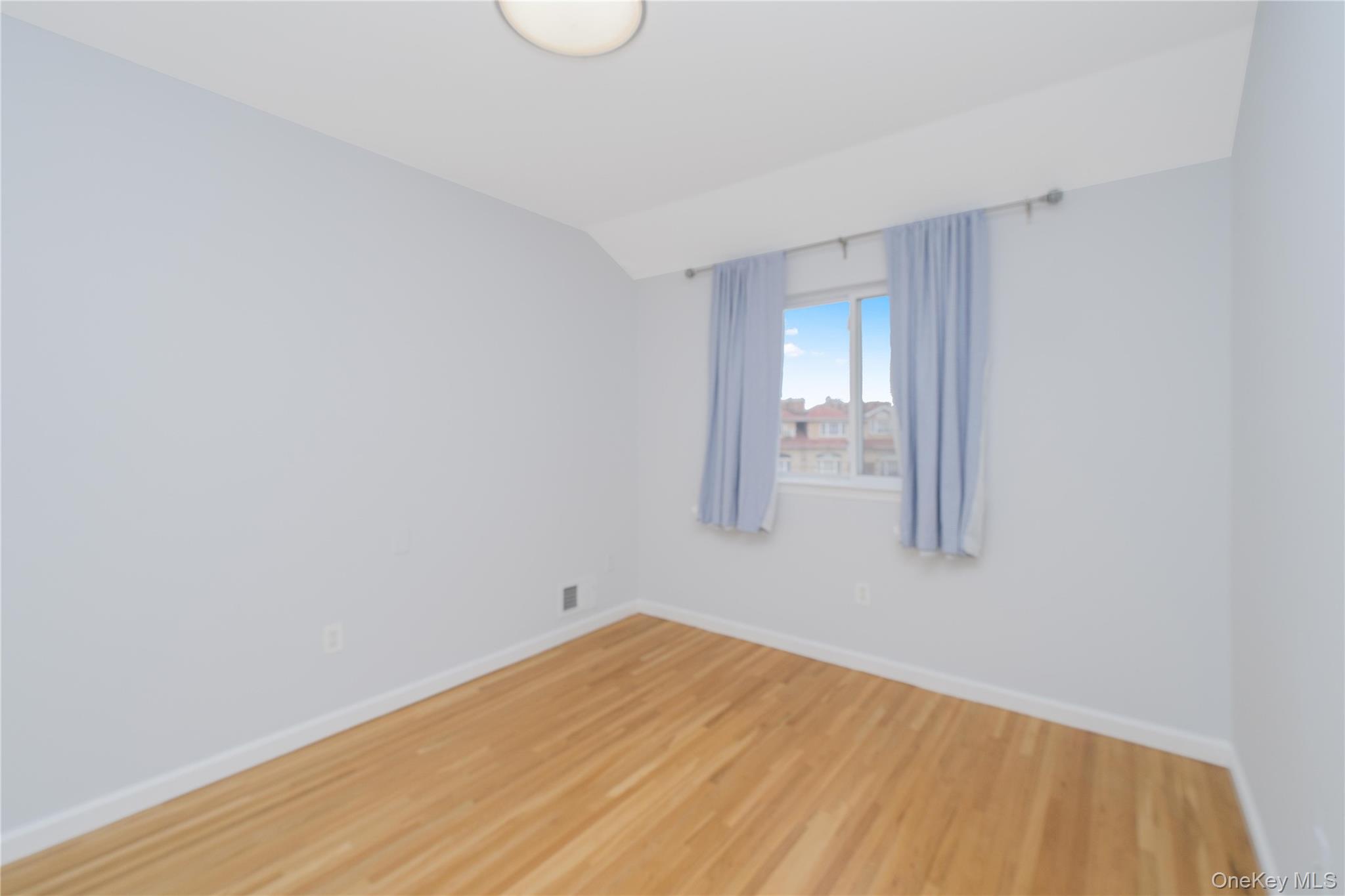 14 Ragazzi Ln, Staten Island, NY 10305