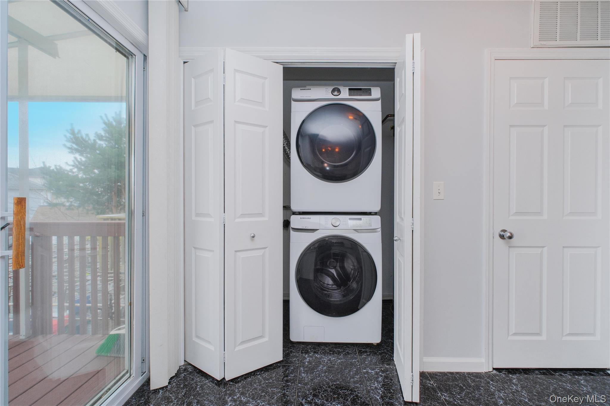 14 Ragazzi Ln, Staten Island, NY 10305