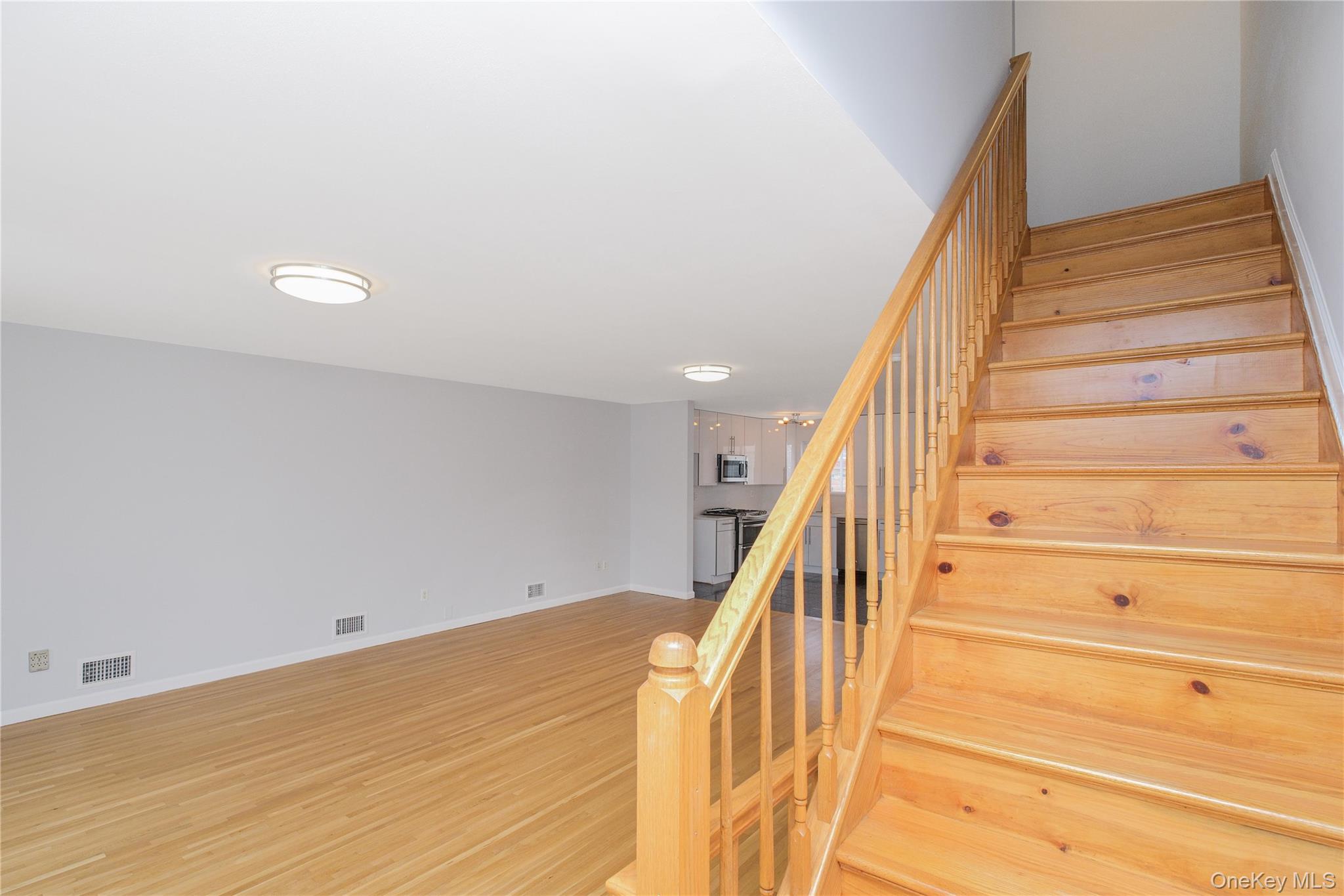 14 Ragazzi Ln, Staten Island, NY 10305