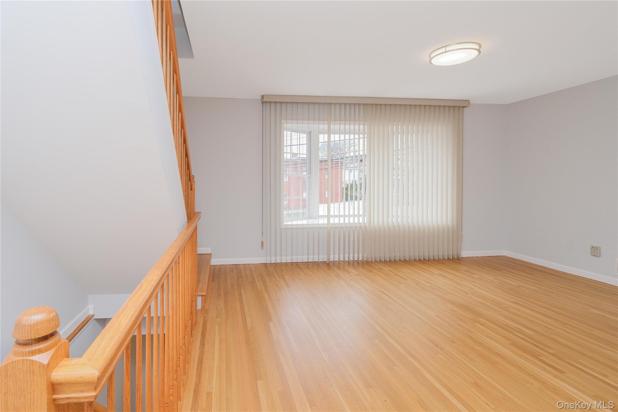 14 Ragazzi Ln, Staten Island, NY 10305