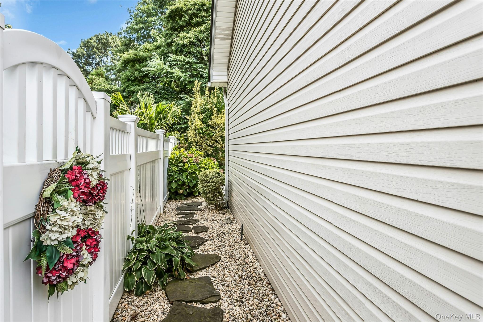 12 Roosevelt Avenue, Malverne, NY 11565