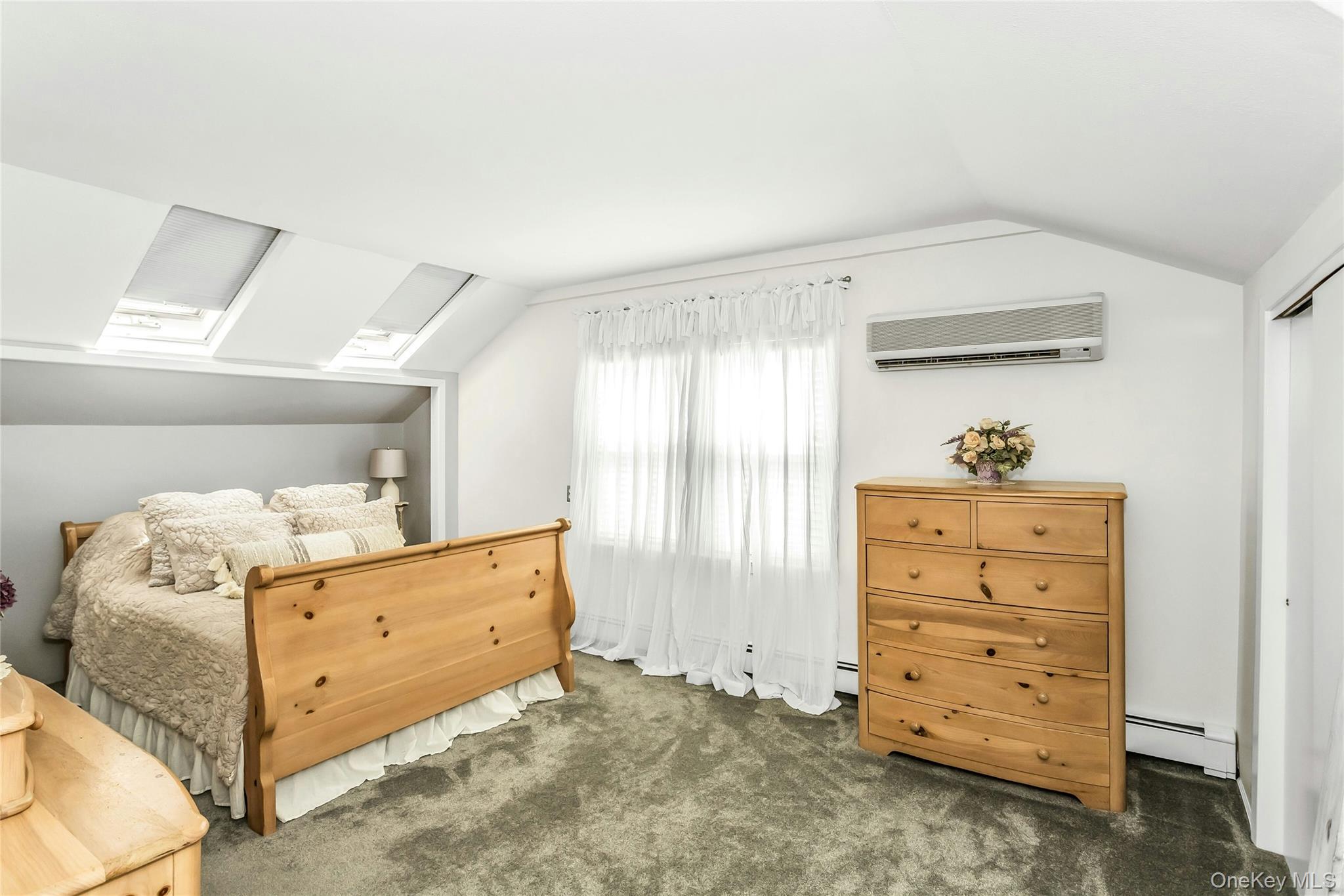 12 Roosevelt Avenue, Malverne, NY 11565