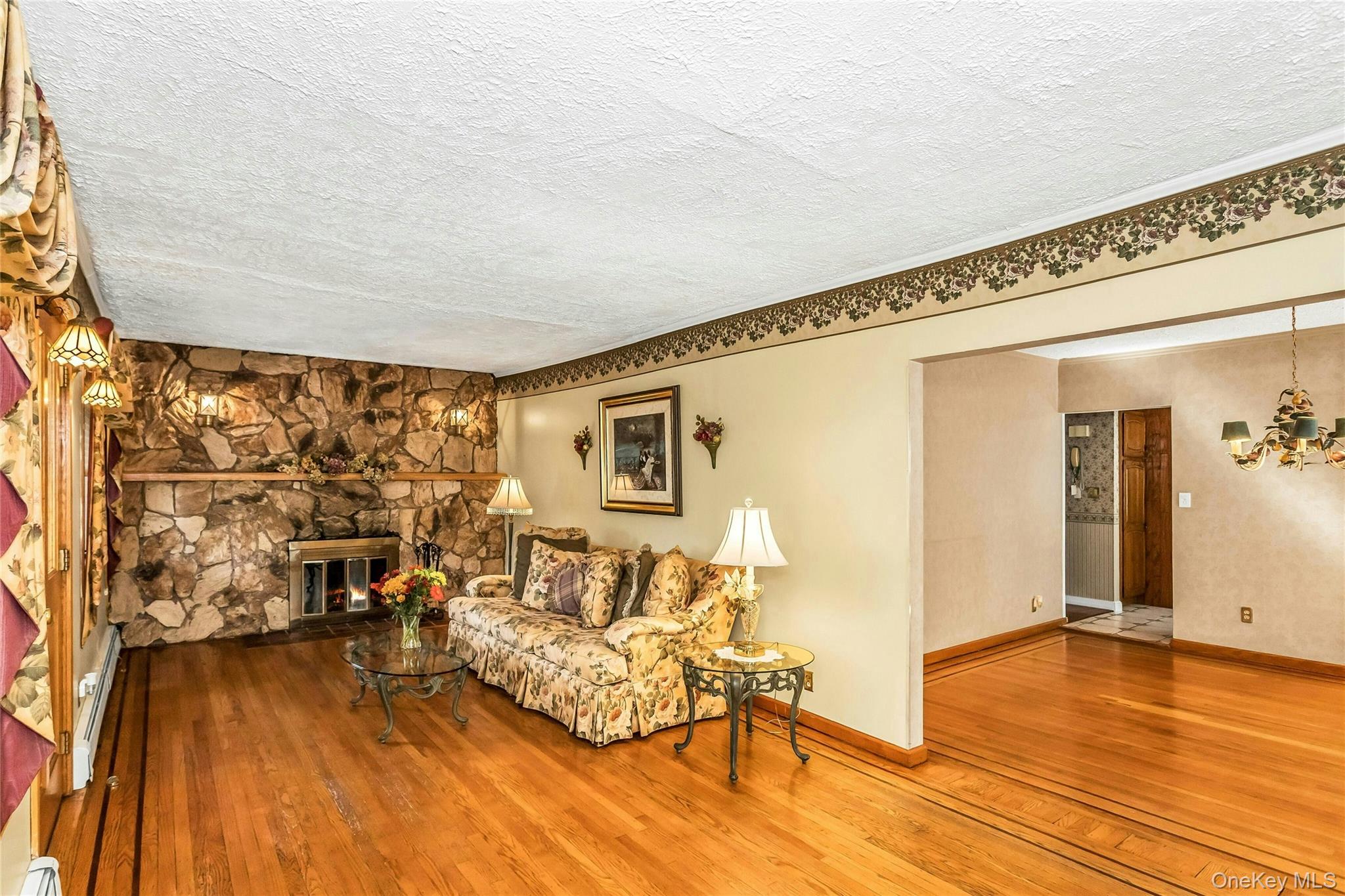 12 Roosevelt Avenue, Malverne, NY 11565