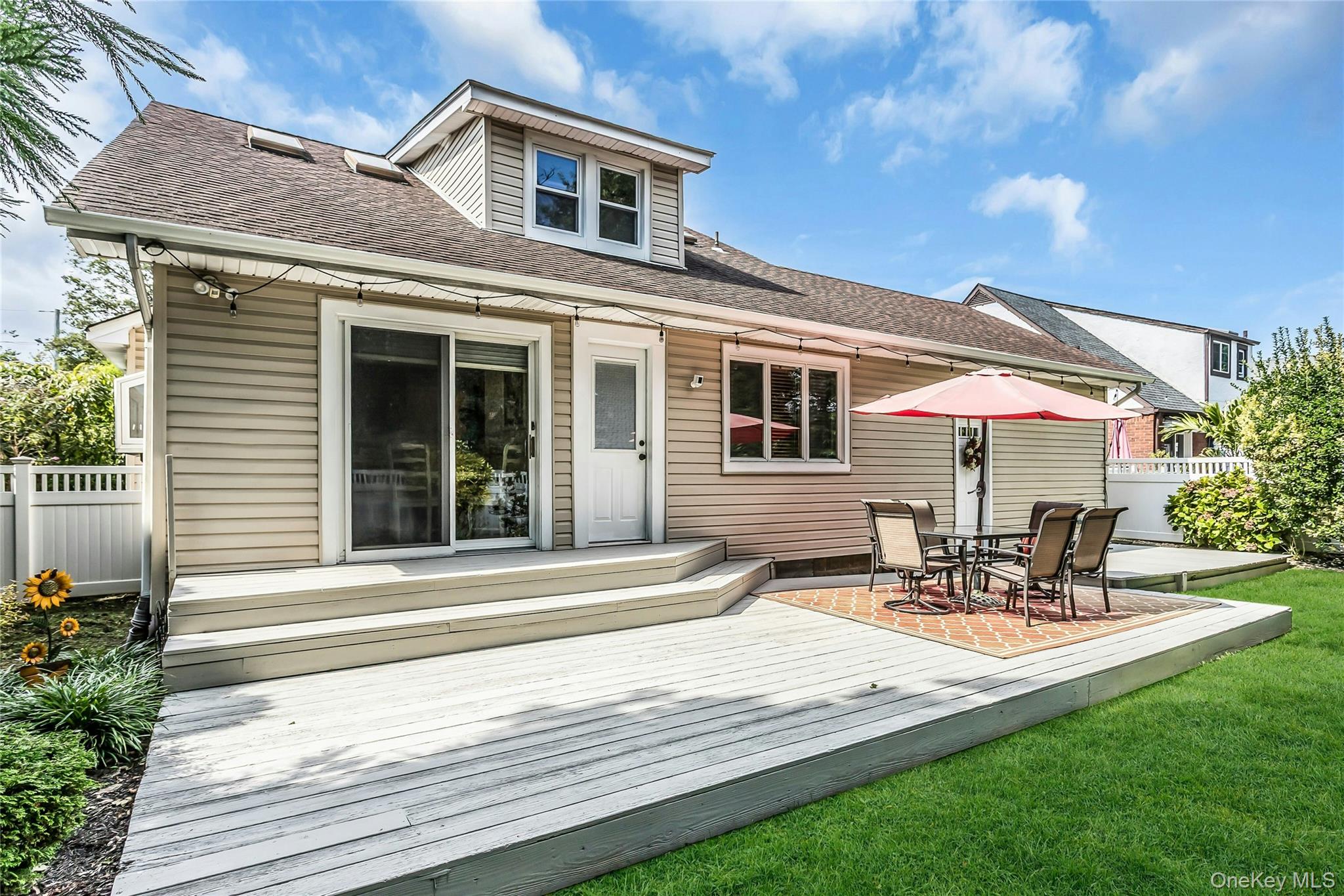 12 Roosevelt Avenue, Malverne, NY 11565