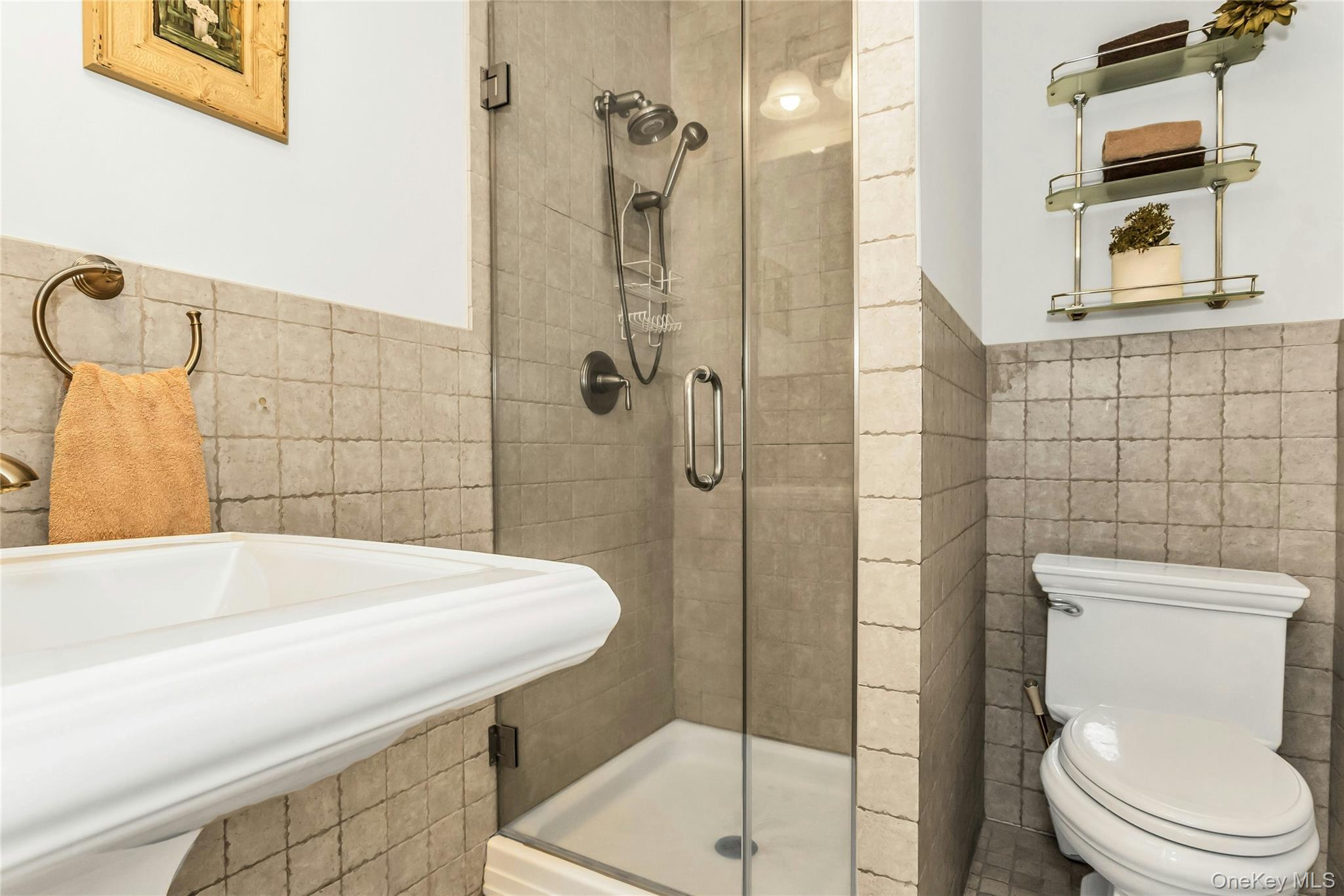 12 Roosevelt Avenue, Malverne, NY 11565