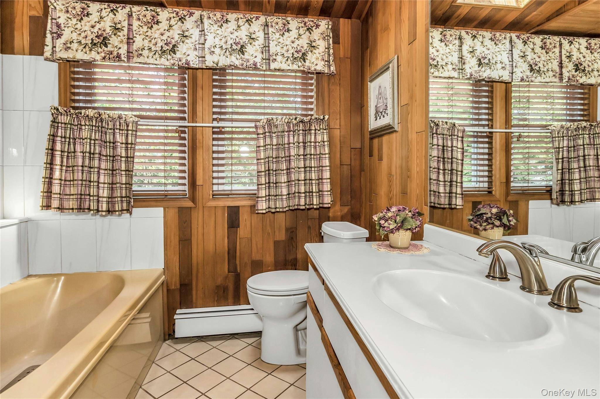 12 Roosevelt Avenue, Malverne, NY 11565